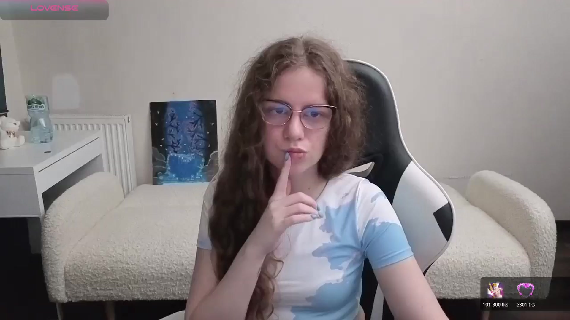 Gallery image thumbnail from BlueFlowerr's myfreecams stream on, 03/26/2026, 22:08 image 18 of 20