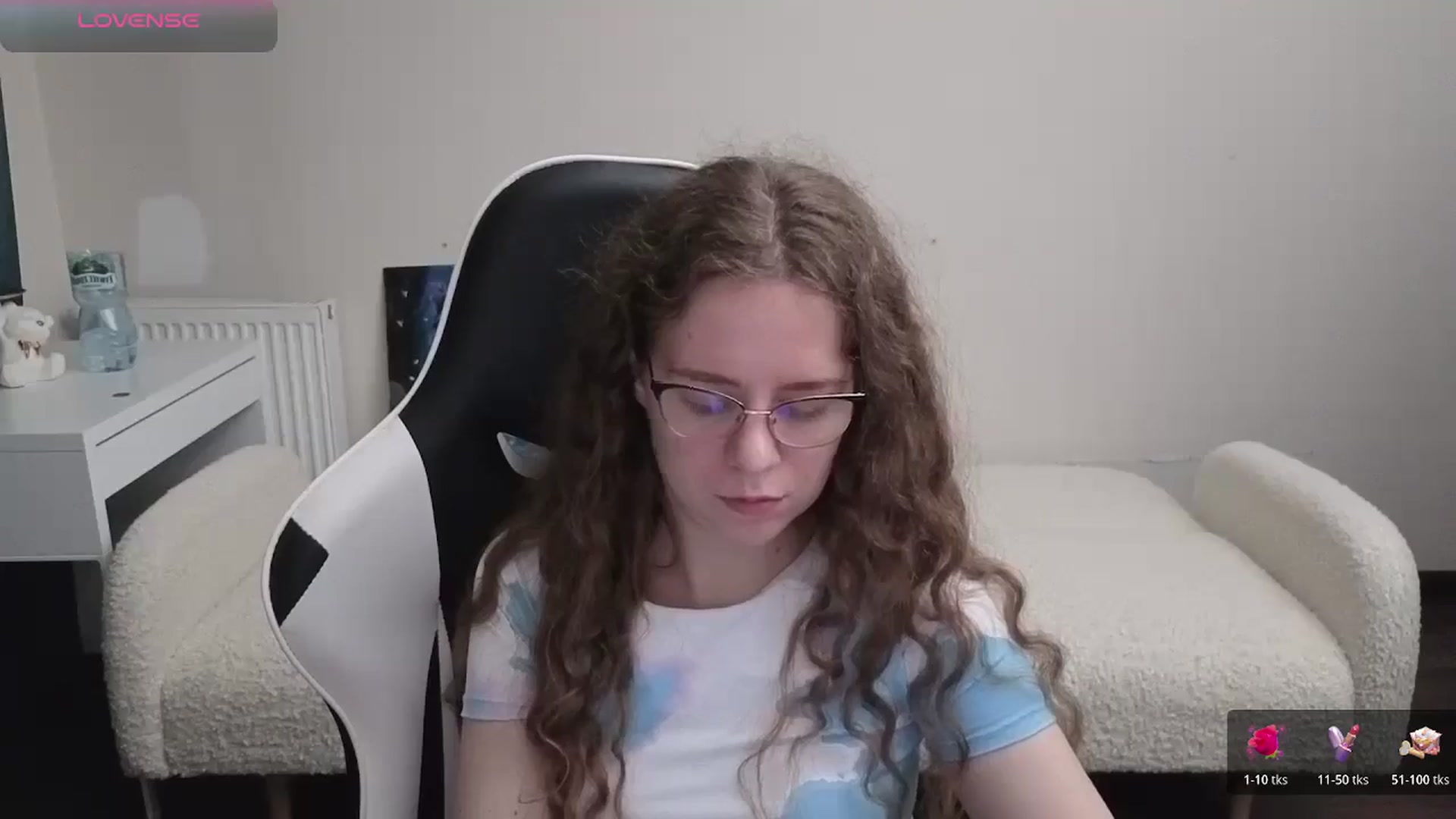 Gallery image thumbnail from BlueFlowerr's myfreecams stream on, 03/26/2026, 23:17 image 19 of 20