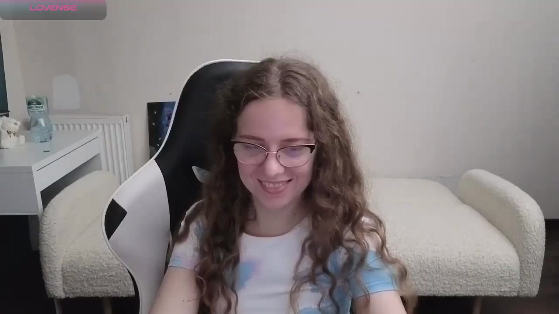 Gallery image thumbnail from BlueFlowerr's myfreecams stream on, 03/26/2026, 23:17 image 18 of 20