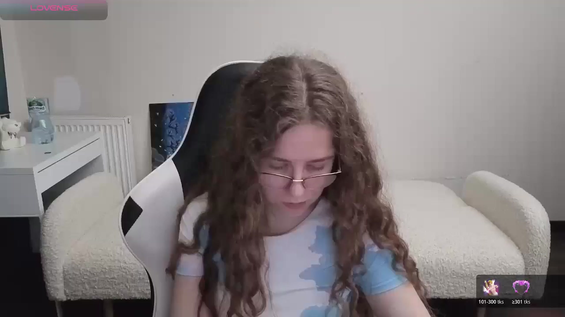 Gallery image thumbnail from BlueFlowerr's myfreecams stream on, 03/26/2026, 23:17 image 9 of 20
