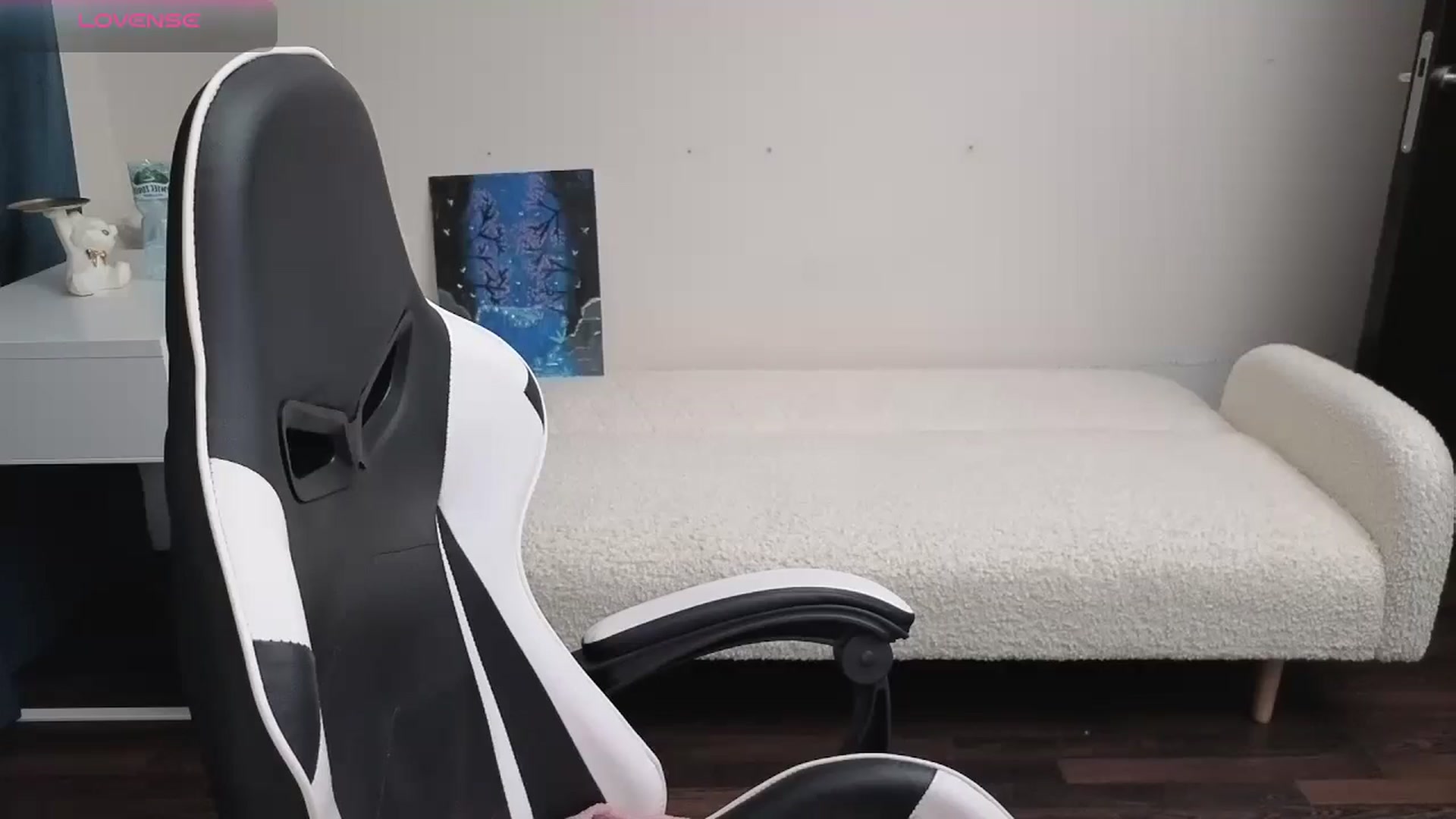 Gallery image thumbnail from BlueFlowerr's myfreecams stream on, 03/27/2026, 22:35 image 4 of 20