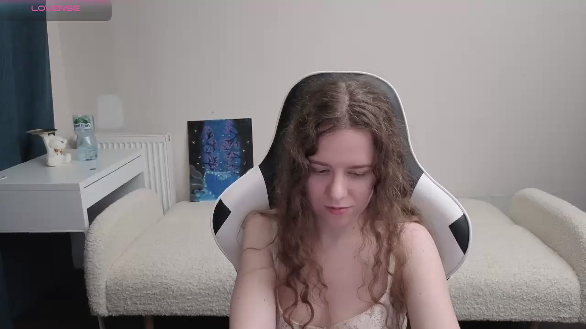 Gallery image thumbnail from BlueFlowerr's myfreecams stream on, 03/29/2026, 24:34 image 18 of 20