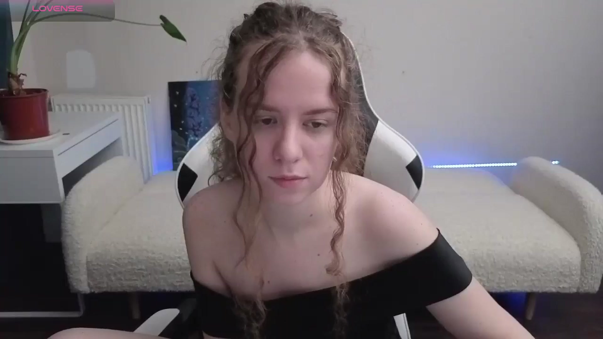 Gallery image thumbnail from BlueFlowerr's myfreecams stream on, 03/31/2026, 18:25 image 14 of 20