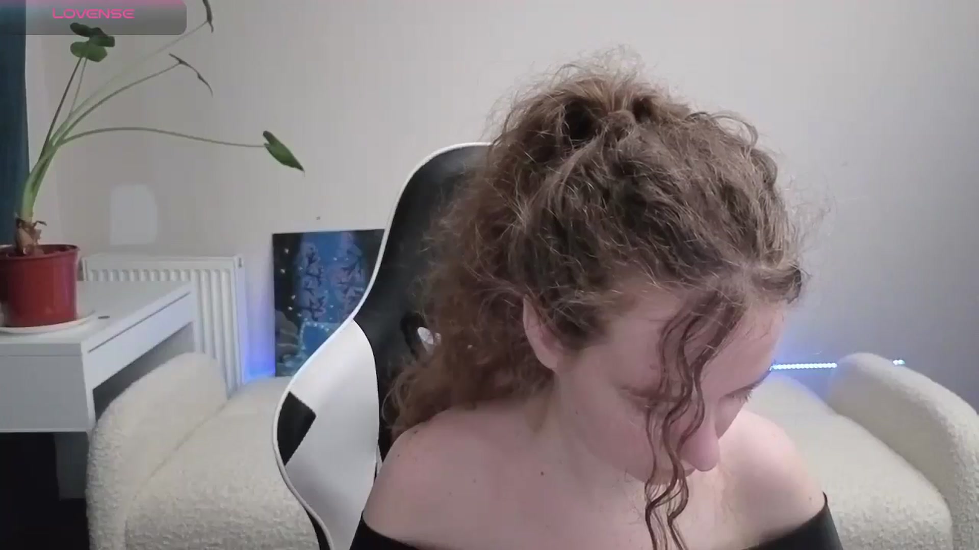 Gallery image thumbnail from BlueFlowerr's myfreecams stream on, 03/31/2026, 18:25 image 19 of 20