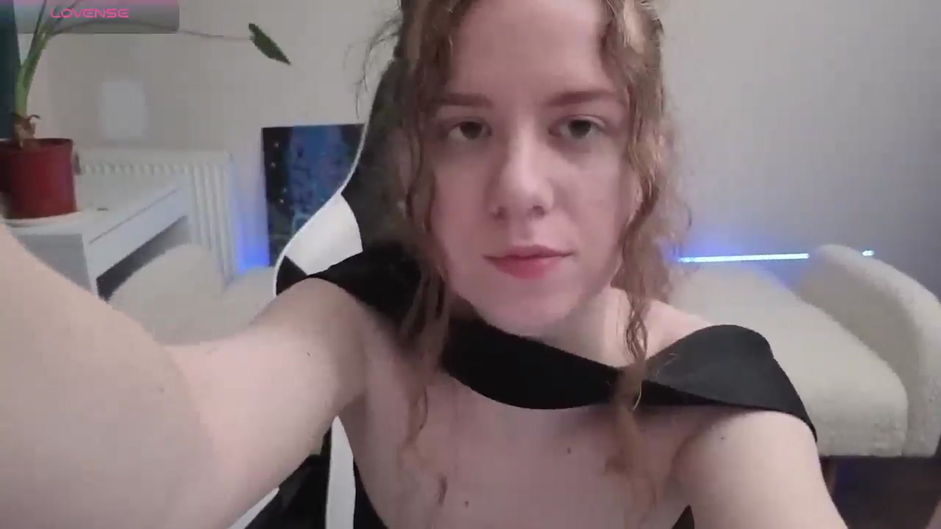 Gallery image thumbnail from BlueFlowerr's myfreecams stream on, 03/31/2026, 18:25 image 10 of 20