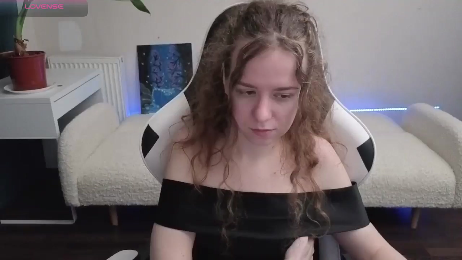 Gallery image thumbnail from BlueFlowerr's myfreecams stream on, 03/31/2026, 18:25 image 1 of 20
