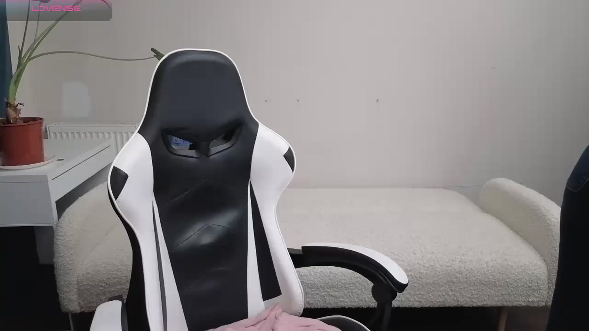 Gallery image thumbnail from BlueFlowerr's myfreecams stream on, 04/01/2026, 21:26 image 14 of 20