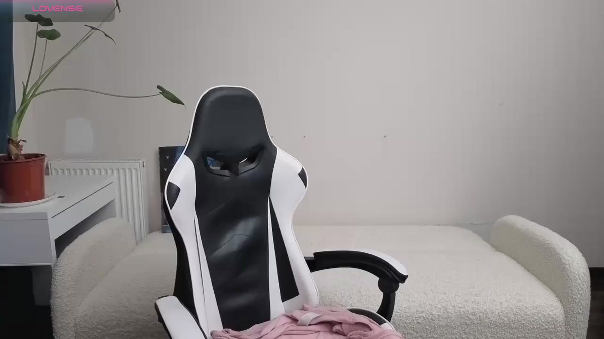 Gallery image thumbnail from BlueFlowerr's myfreecams stream on, 04/01/2026, 22:59 image 20 of 20