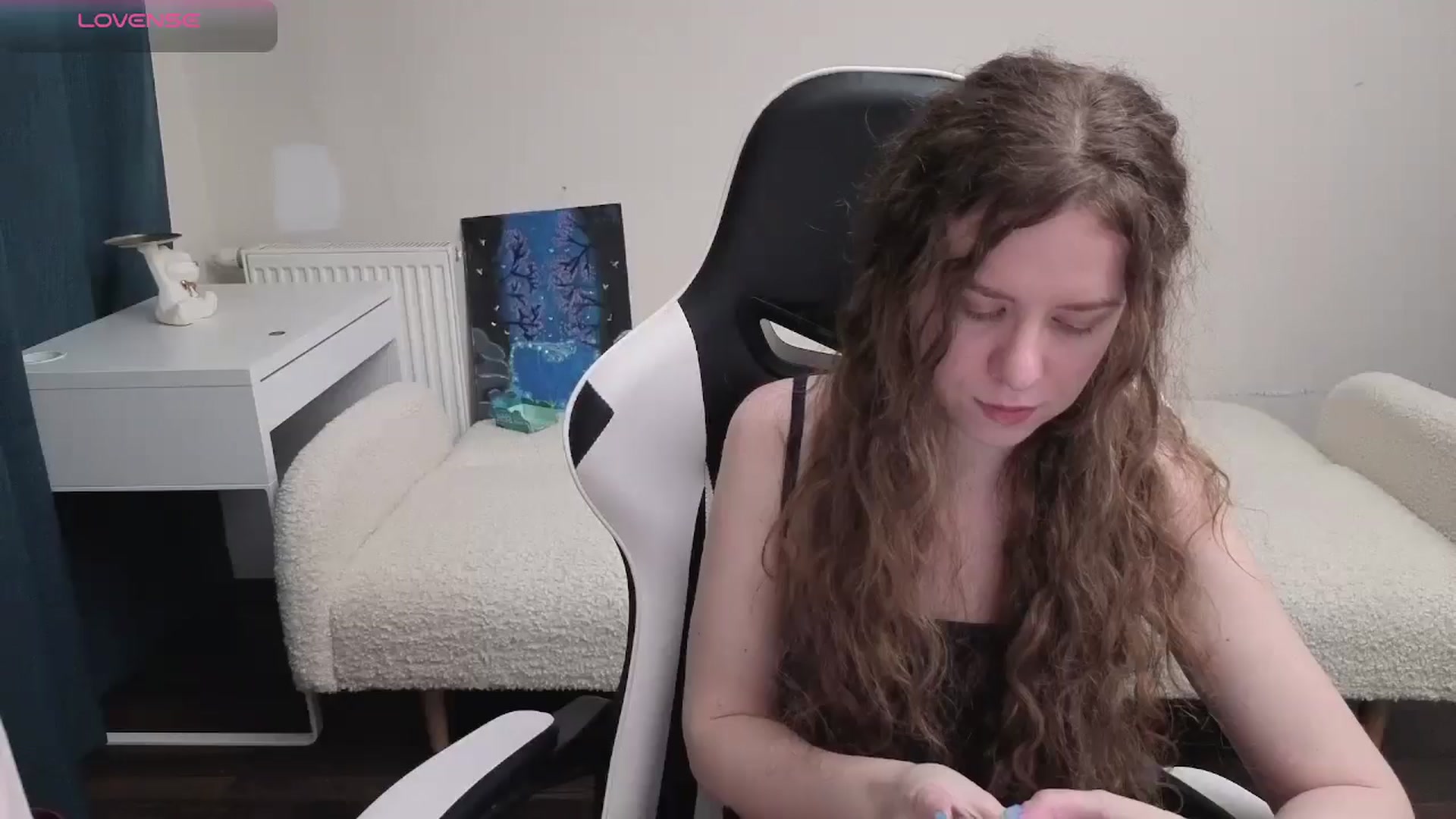 Gallery image thumbnail from BlueFlowerr's myfreecams stream on, 04/06/2026, 18:29 image 5 of 20
