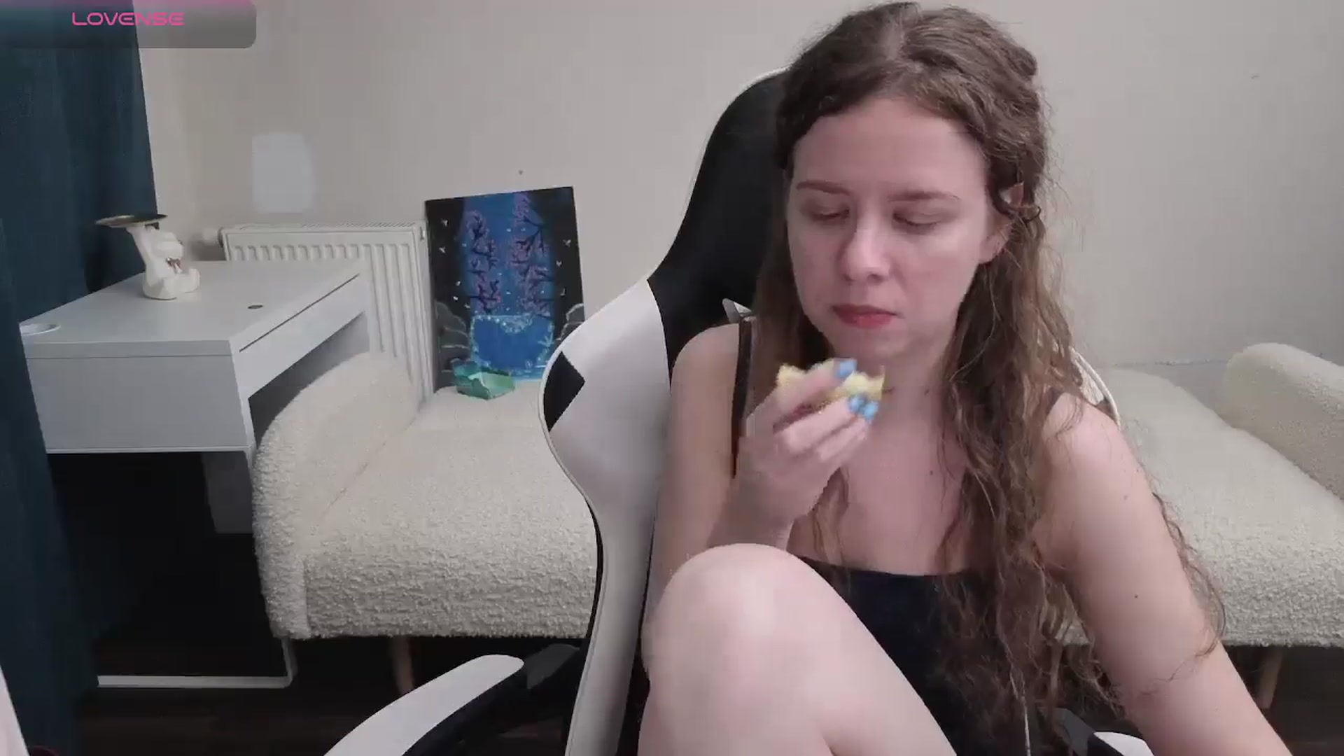 Gallery image thumbnail from BlueFlowerr's myfreecams stream on, 04/06/2026, 18:29 image 18 of 20