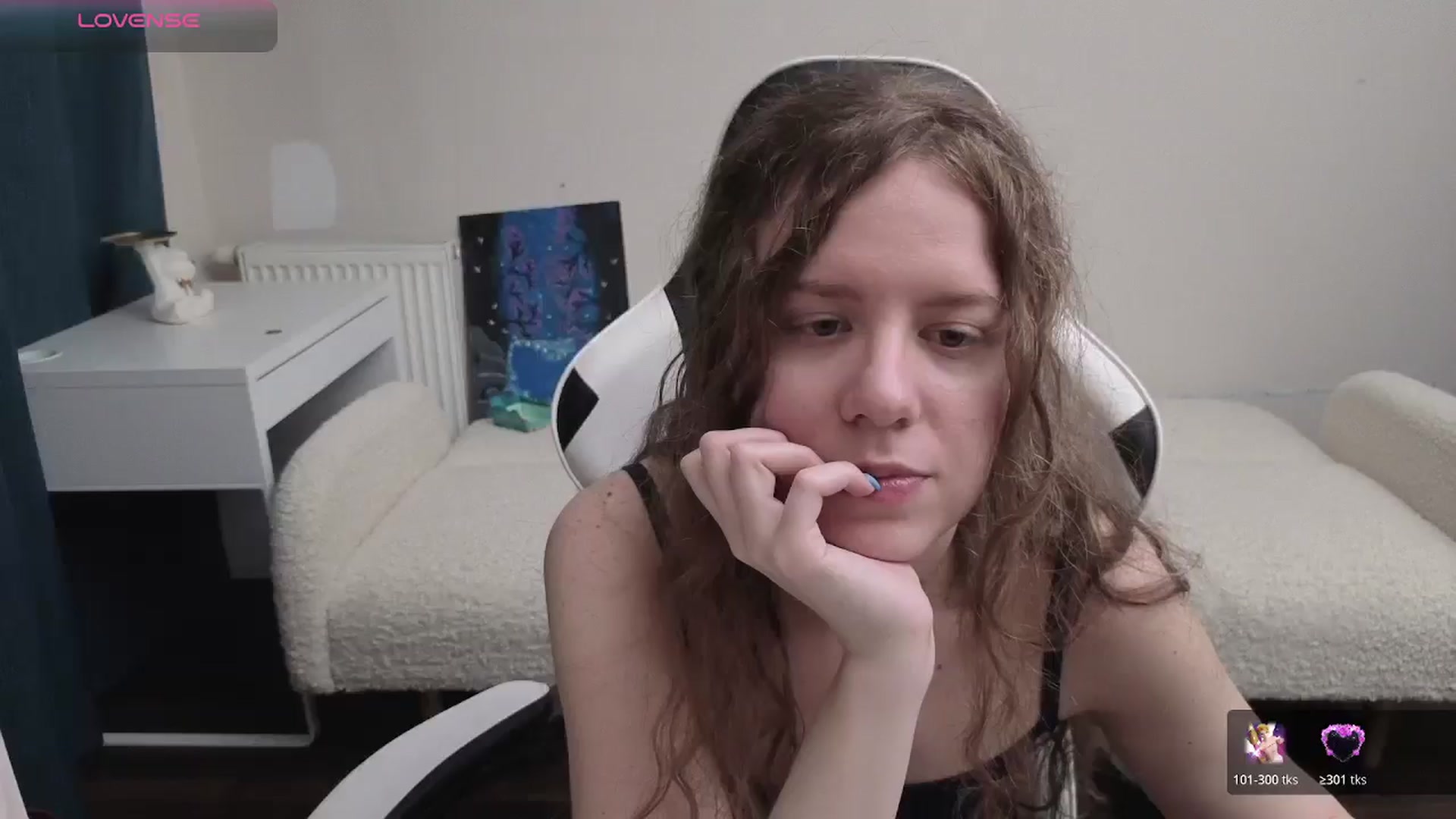 Gallery image thumbnail from BlueFlowerr's myfreecams stream on, 04/06/2026, 18:29 image 15 of 20