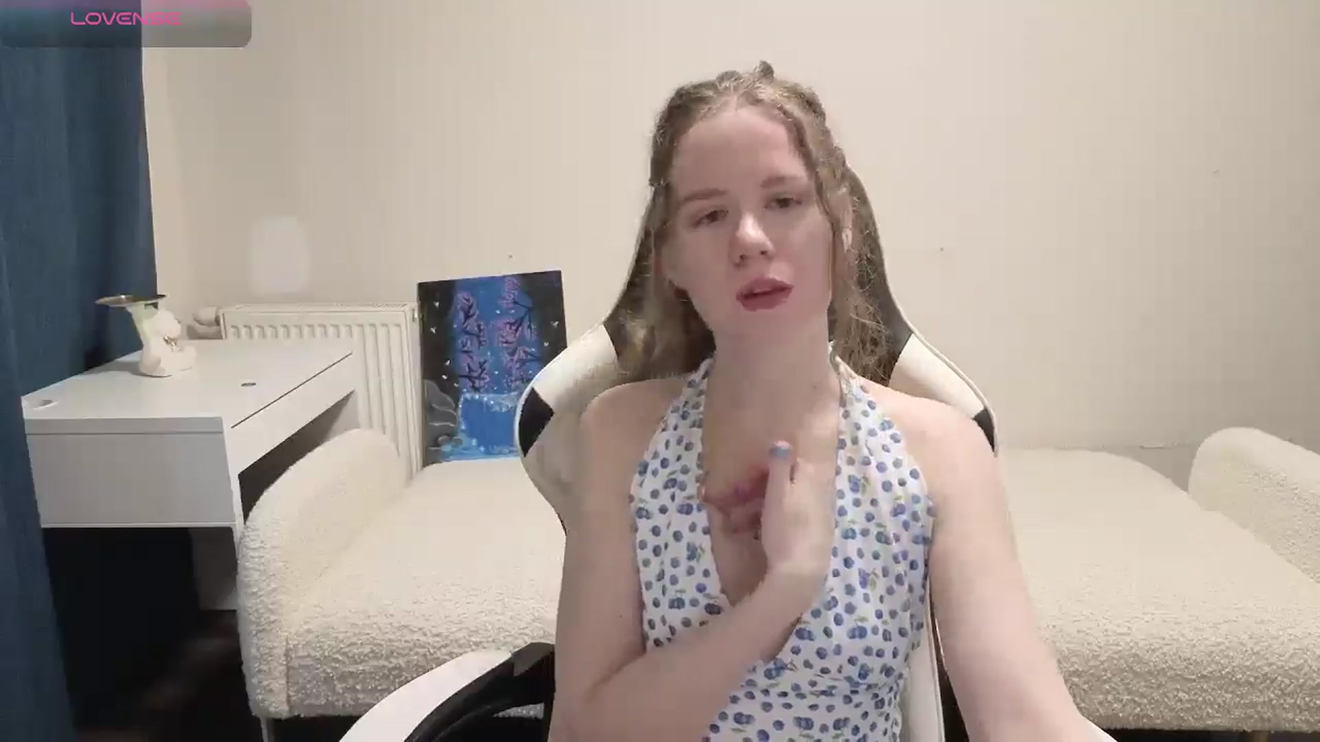 Gallery image thumbnail from BlueFlowerr's myfreecams stream on, 04/07/2026, 17:22 image 4 of 20