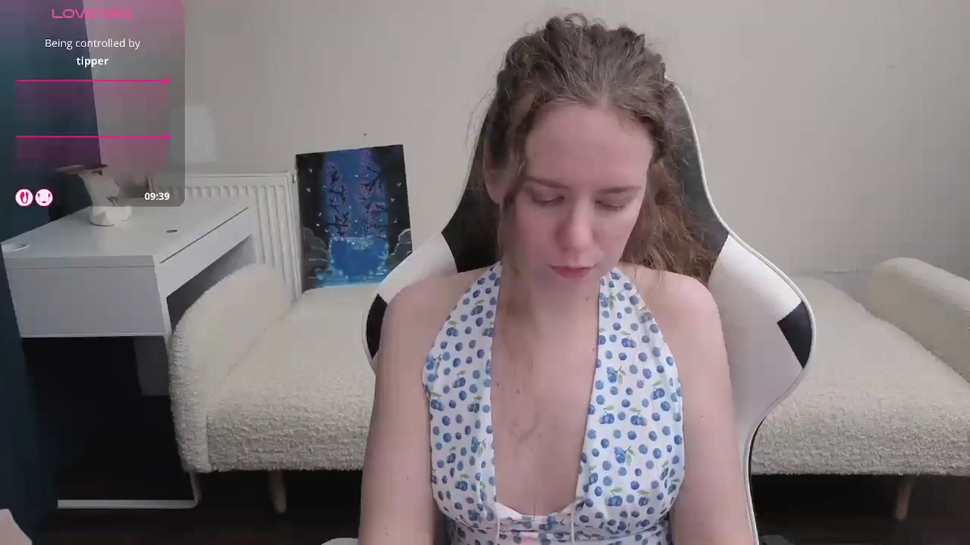 Gallery image thumbnail from BlueFlowerr's myfreecams stream on, 04/07/2026, 21:20 image 4 of 20