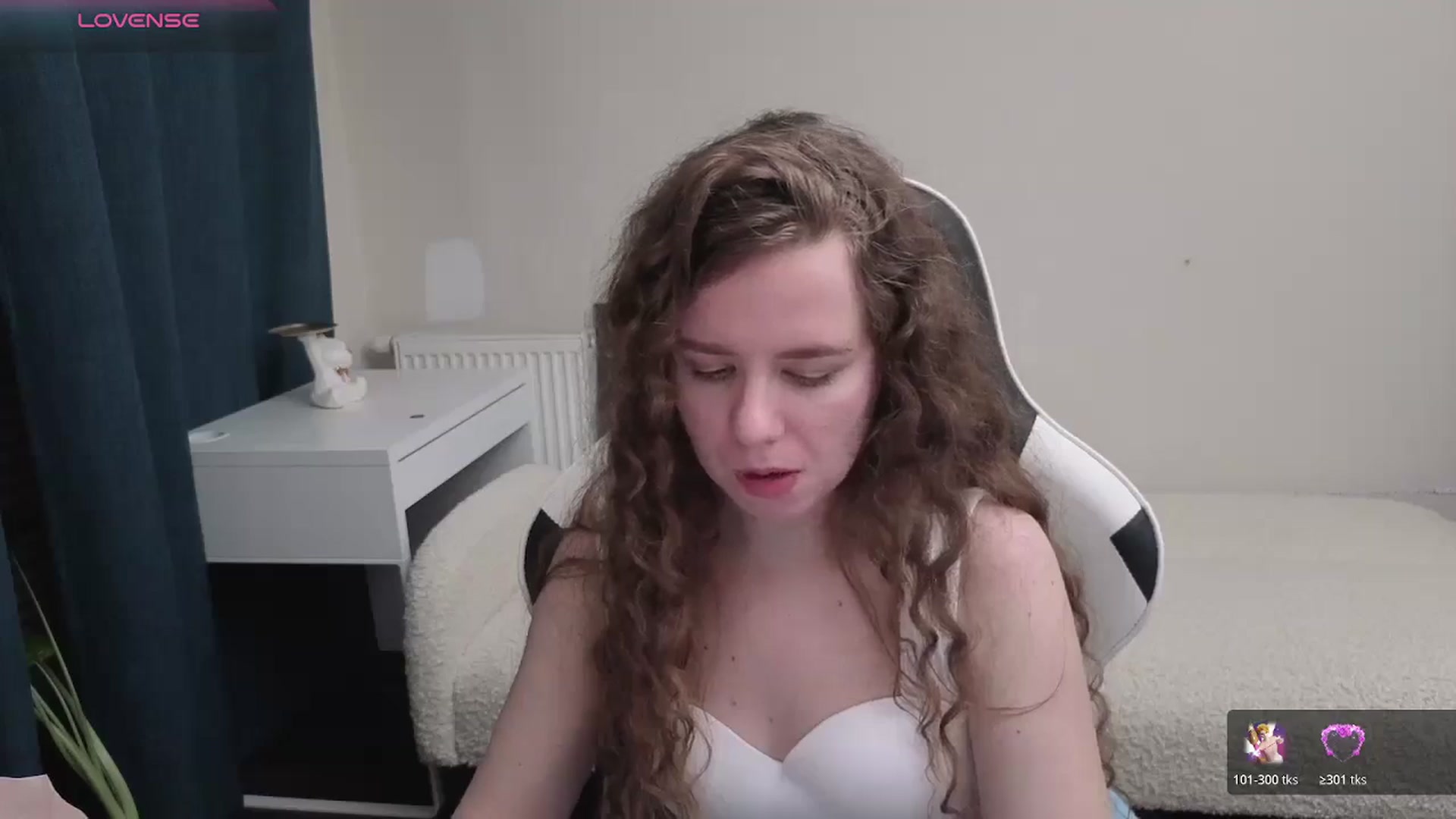 Gallery image thumbnail from BlueFlowerr's myfreecams stream on, 04/09/2026, 18:59 image 9 of 20