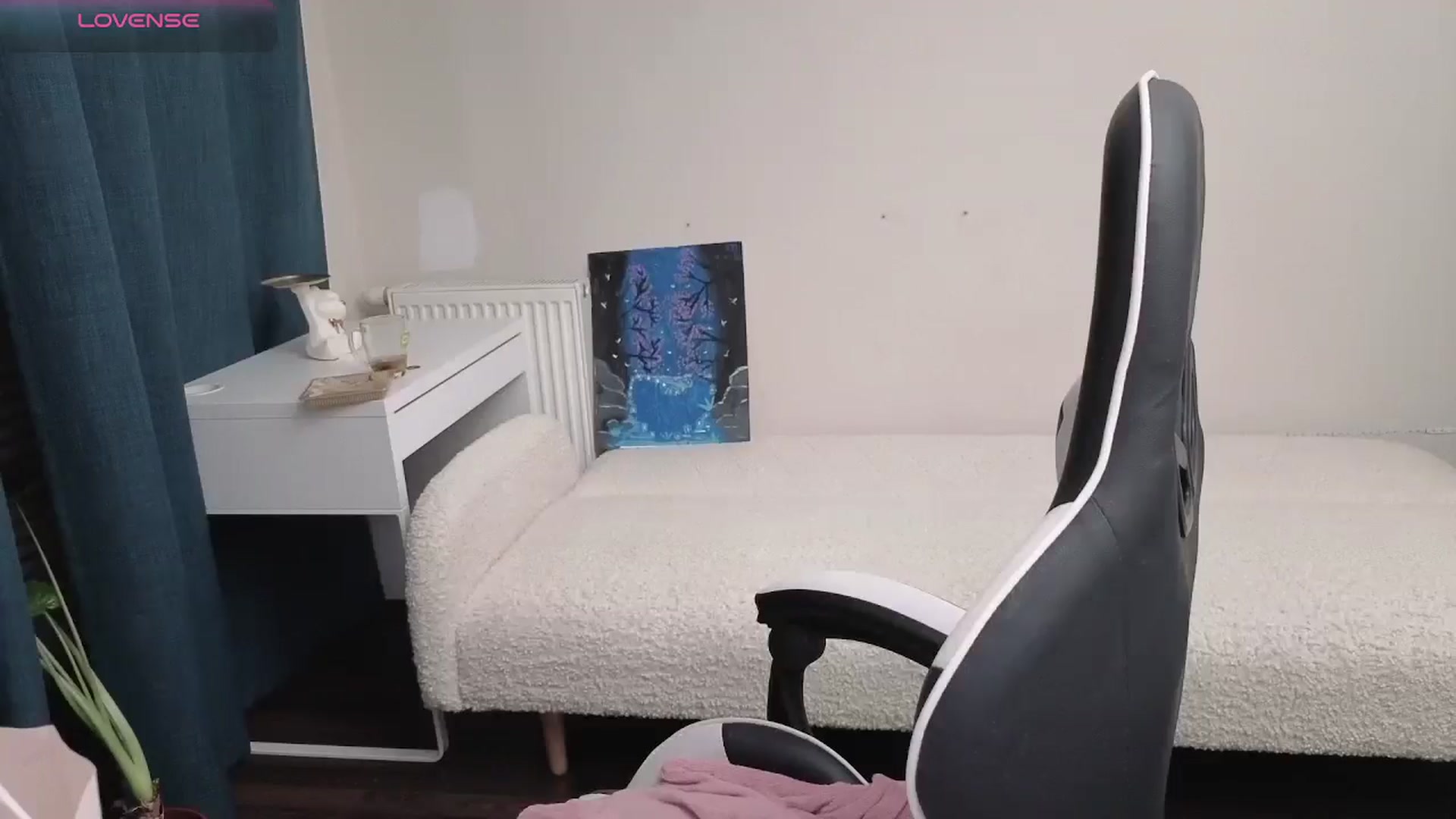 Gallery image thumbnail from BlueFlowerr's myfreecams stream on, 04/09/2026, 21:29 image 7 of 20