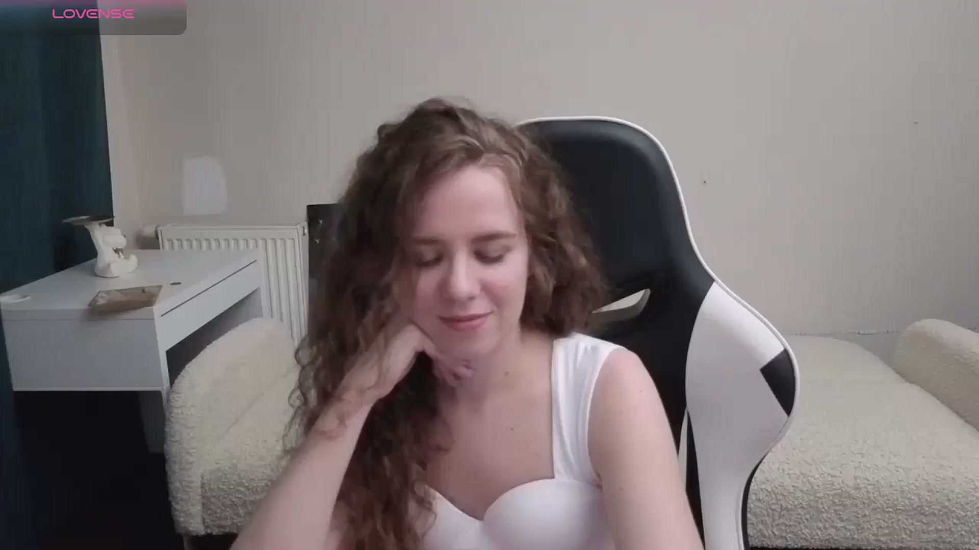Gallery image thumbnail from BlueFlowerr's myfreecams stream on, 04/09/2026, 23:49 image 6 of 20
