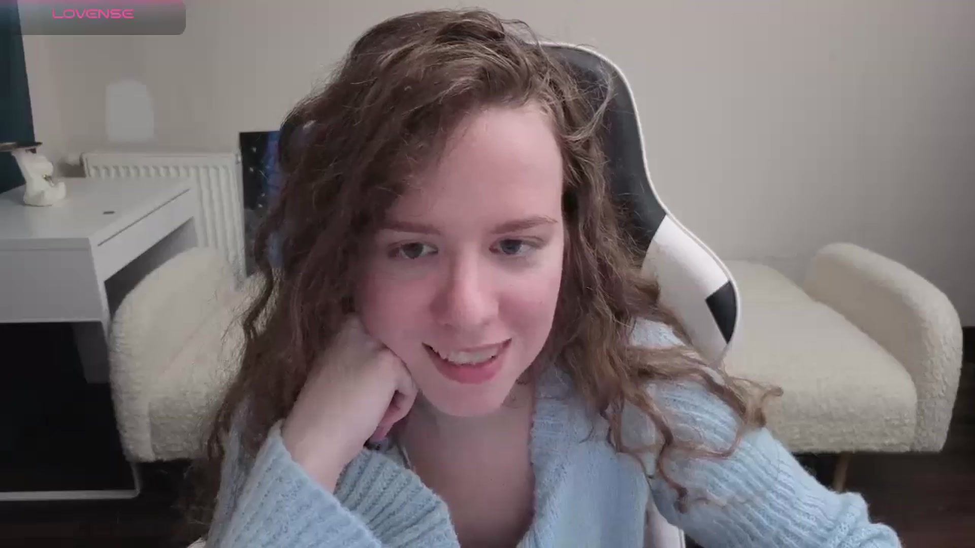 Gallery image thumbnail from BlueFlowerr's myfreecams stream on, 04/11/2026, 18:42 image 7 of 20