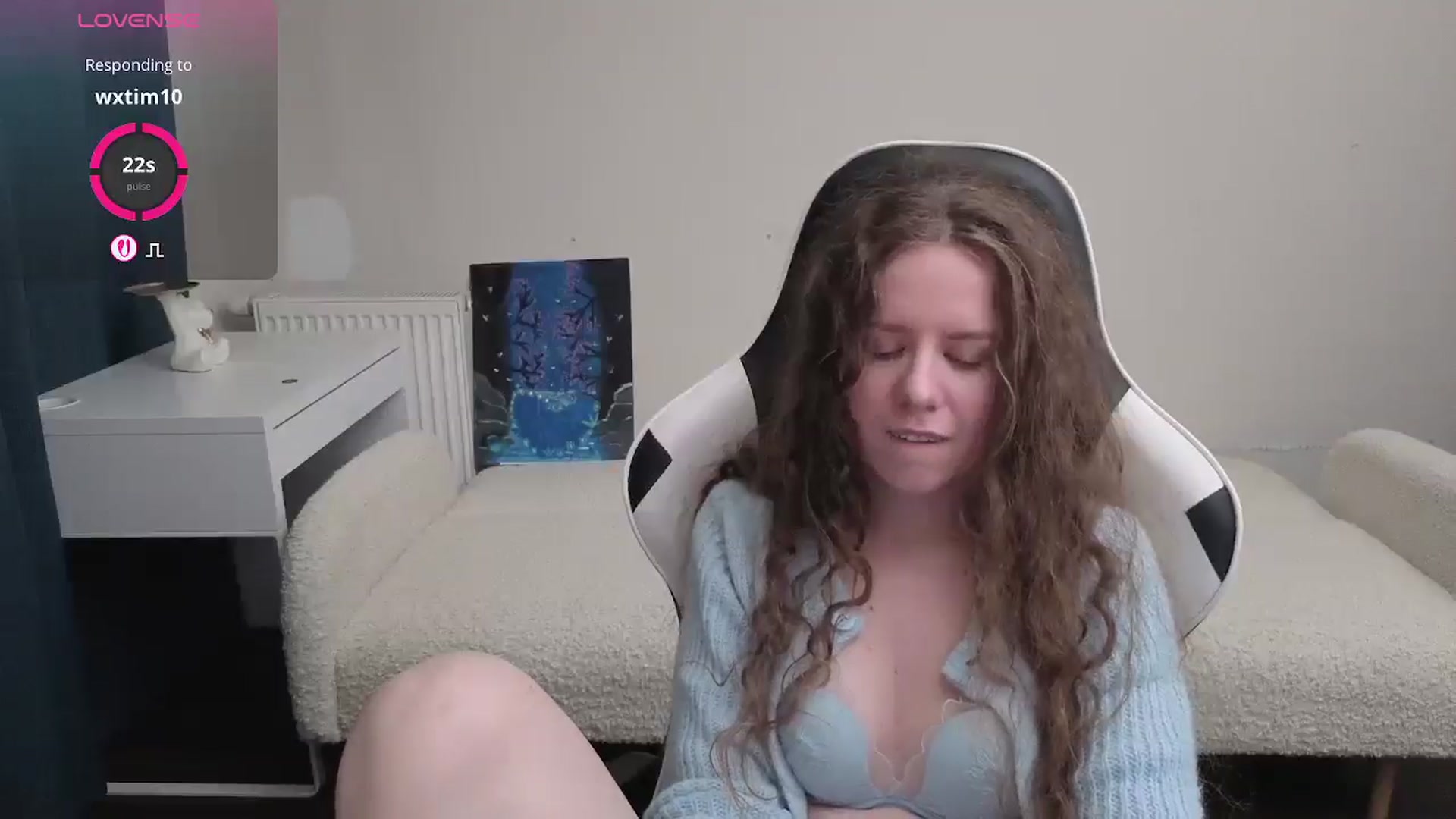 Gallery image thumbnail from BlueFlowerr's myfreecams stream on, 04/11/2026, 19:51 image 19 of 20