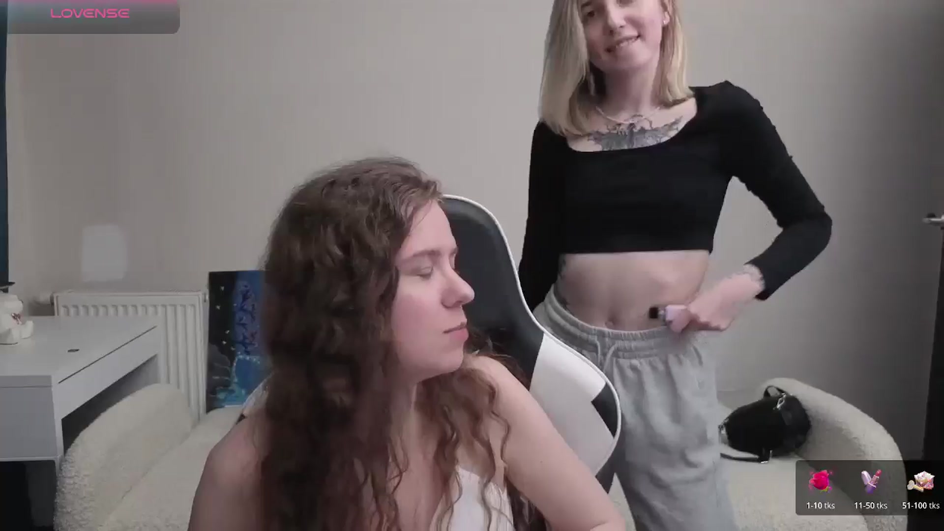 Gallery image thumbnail from BlueFlowerr's myfreecams stream on, 04/12/2026, 23:13 image 7 of 20