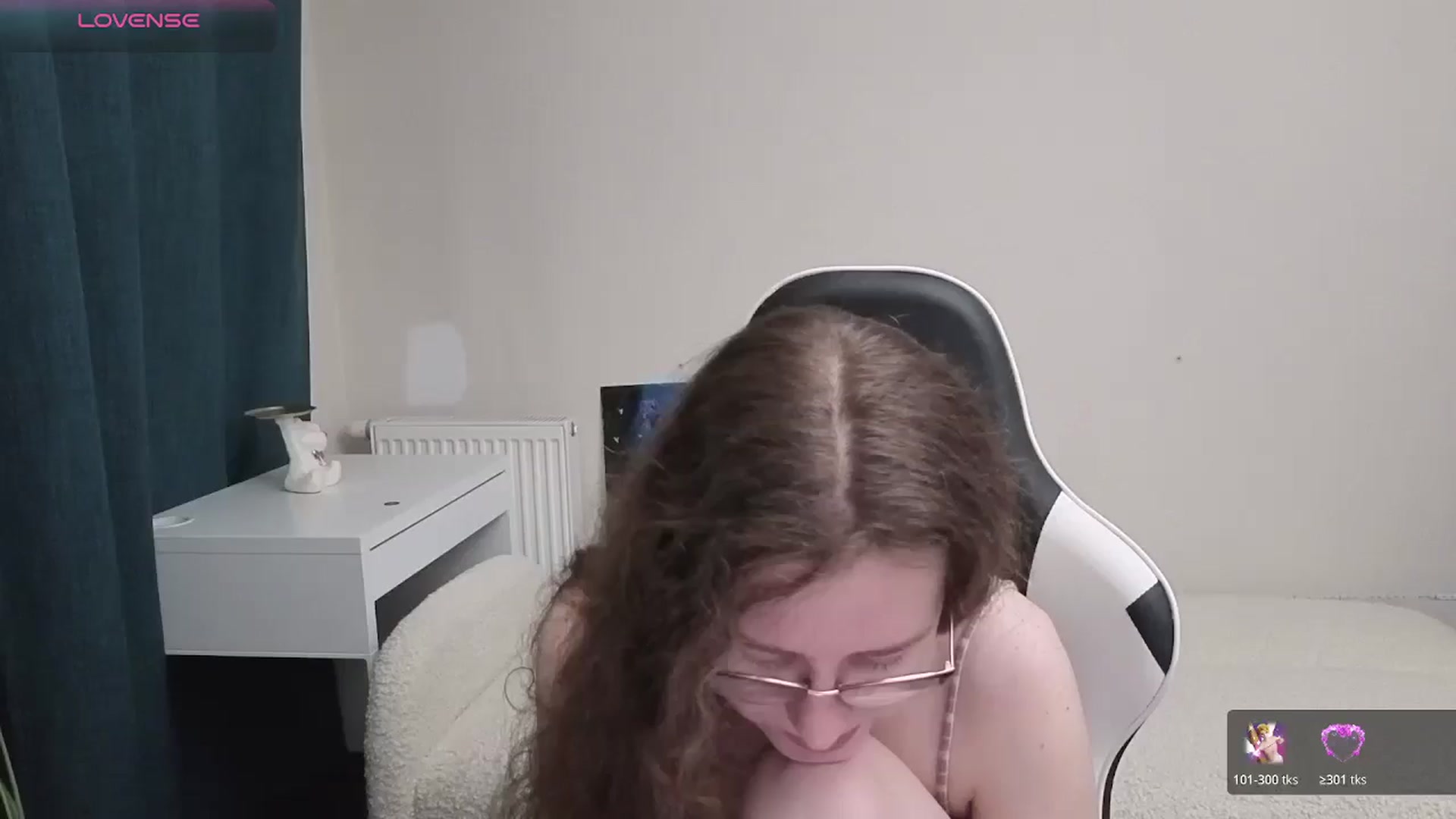 Gallery image thumbnail from BlueFlowerr's myfreecams stream on, 04/13/2026, 18:23 image 12 of 20