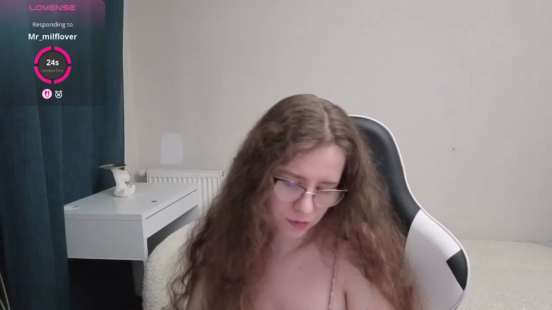 Gallery image thumbnail from BlueFlowerr's myfreecams stream on, 04/13/2026, 18:23 image 17 of 20