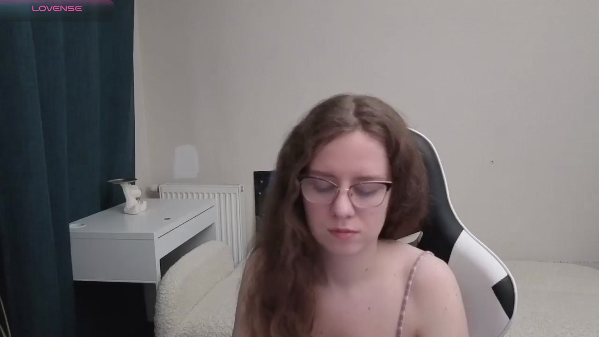 Gallery image thumbnail from BlueFlowerr's myfreecams stream on, 04/13/2026, 18:23 image 16 of 20