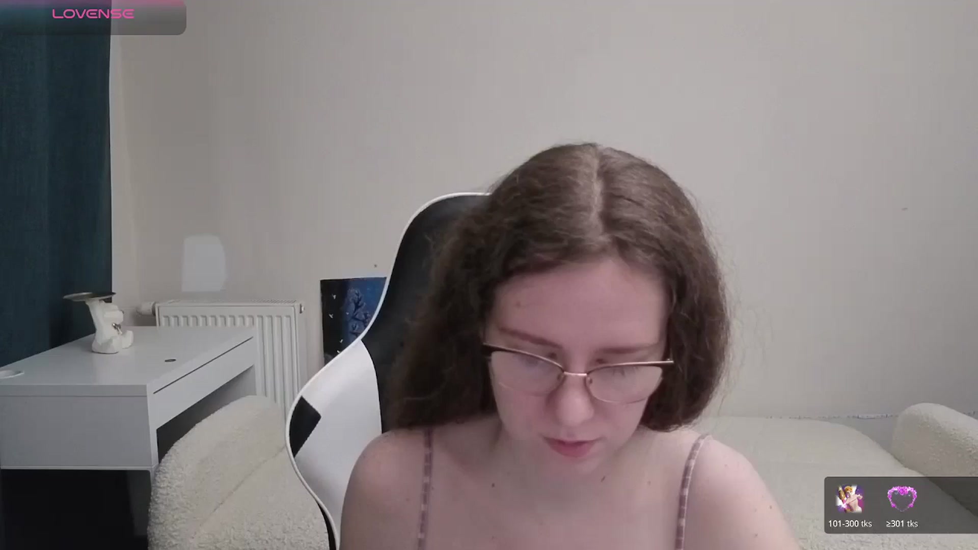Gallery image thumbnail from BlueFlowerr's myfreecams stream on, 04/13/2026, 21:20 image 1 of 20