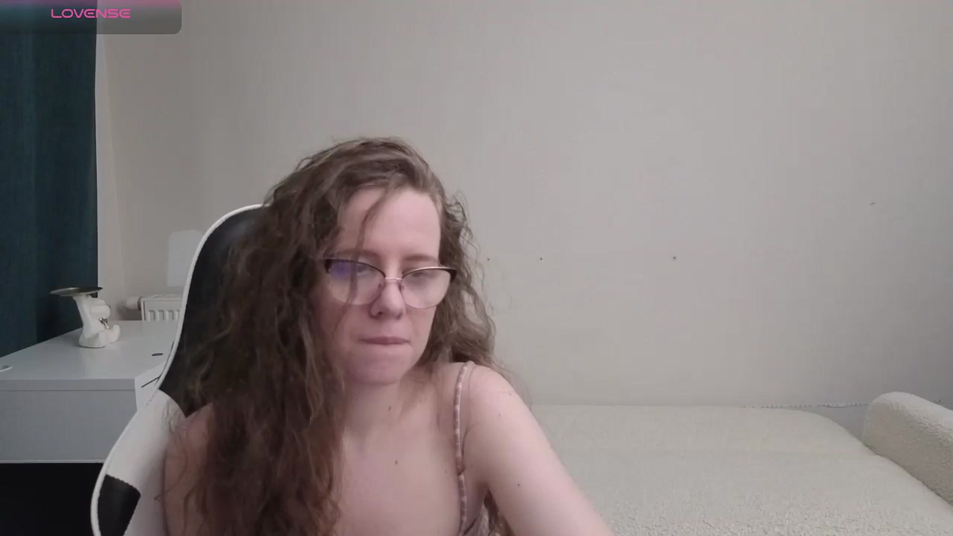 Gallery image thumbnail from BlueFlowerr's myfreecams stream on, 04/14/2026, 01:41 image 9 of 20