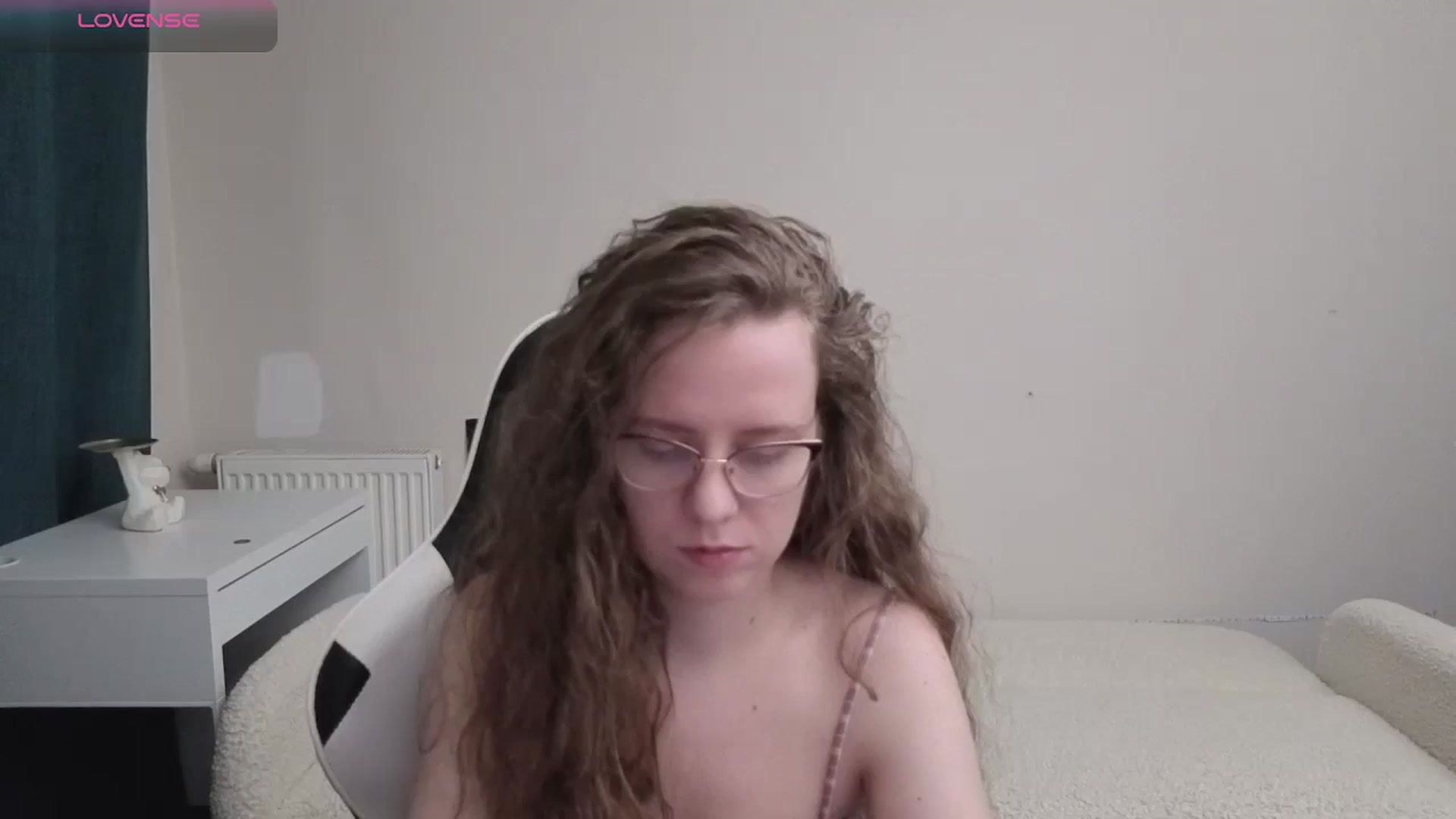 Gallery image thumbnail from BlueFlowerr's myfreecams stream on, 04/14/2026, 01:41 image 7 of 20