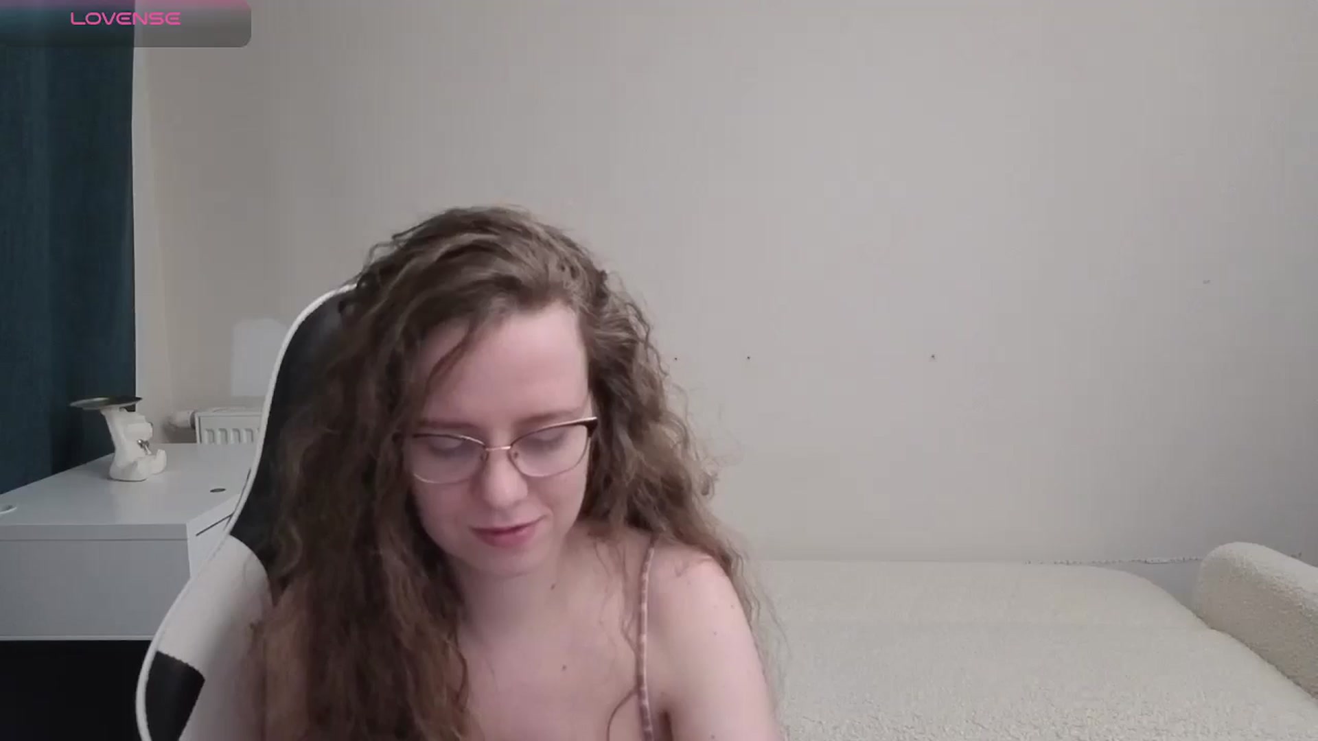 Gallery image thumbnail from BlueFlowerr's myfreecams stream on, 04/14/2026, 01:41 image 12 of 20
