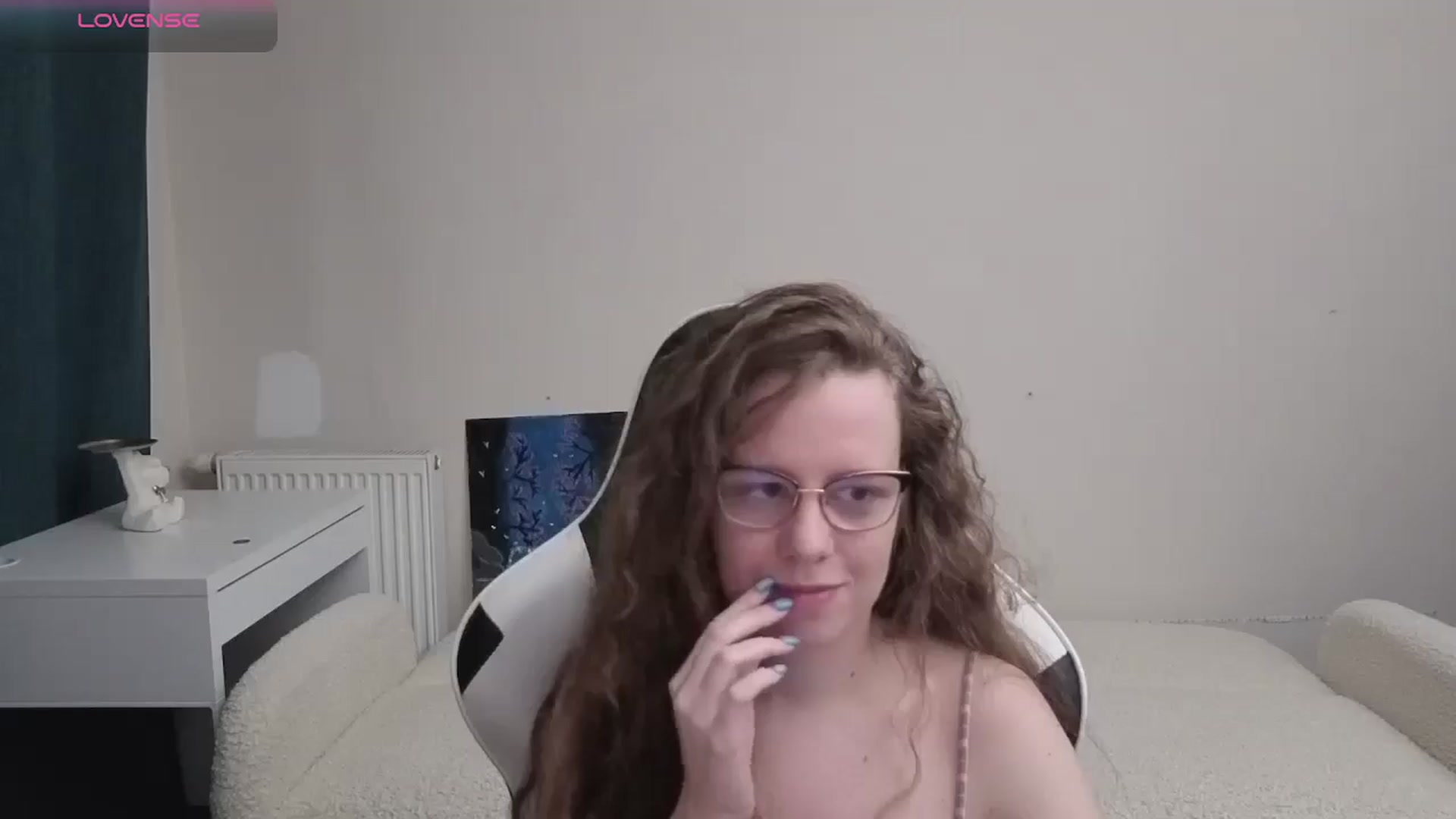 Gallery image thumbnail from BlueFlowerr's myfreecams stream on, 04/14/2026, 01:41 image 13 of 20