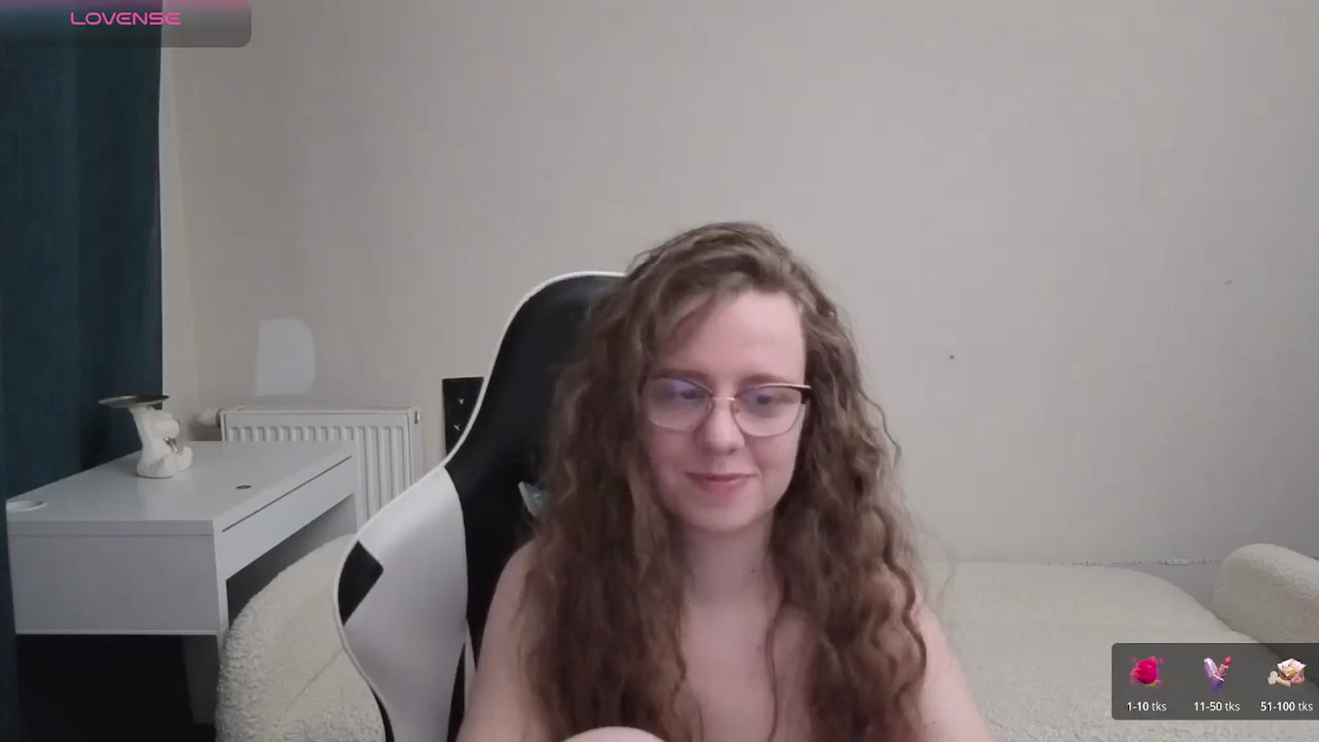 Gallery image thumbnail from BlueFlowerr's myfreecams stream on, 04/14/2026, 01:41 image 14 of 20