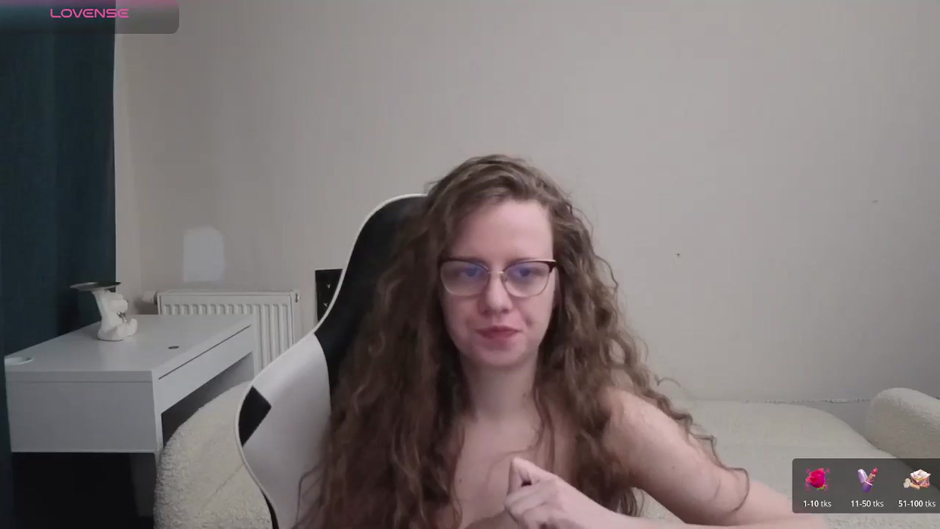 Gallery image thumbnail from BlueFlowerr's myfreecams stream on, 04/14/2026, 01:41 image 15 of 20