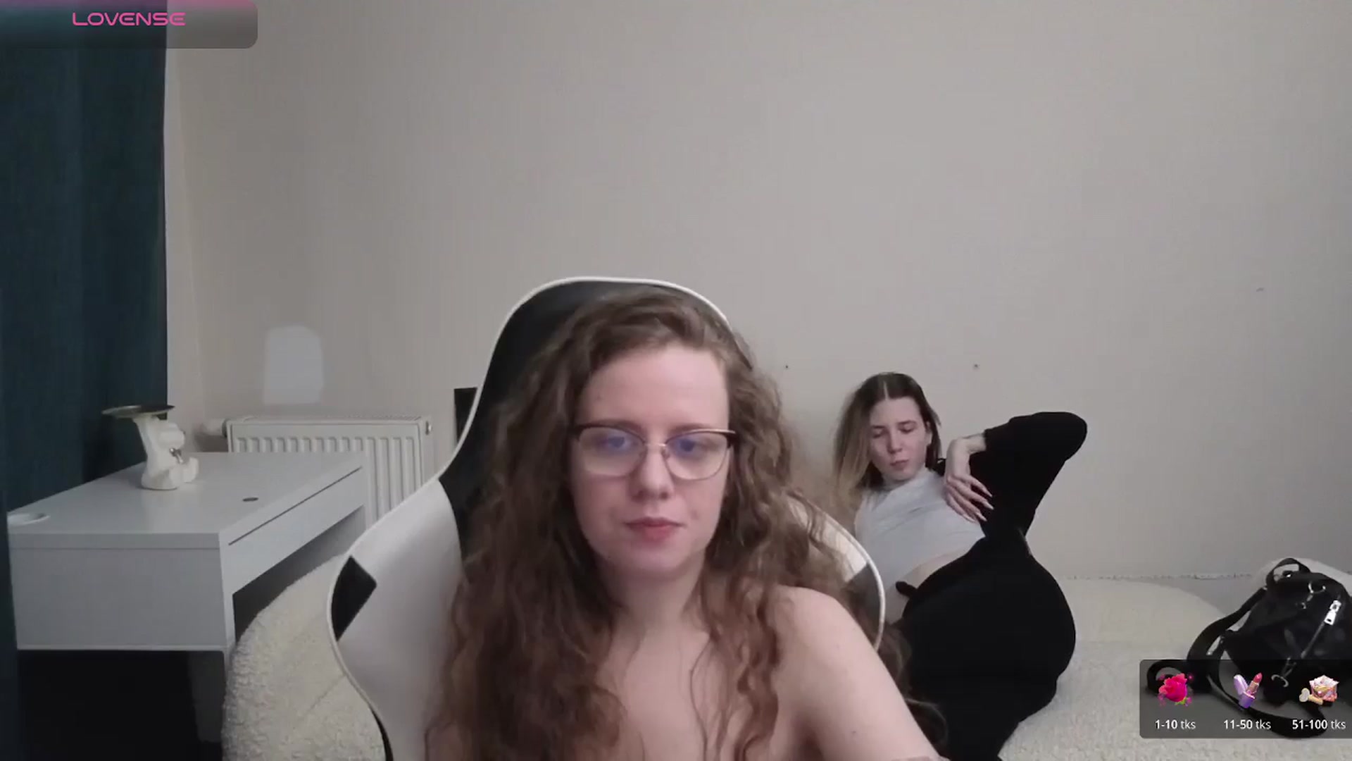 Gallery image thumbnail from BlueFlowerr's myfreecams stream on, 04/14/2026, 01:41 image 17 of 20