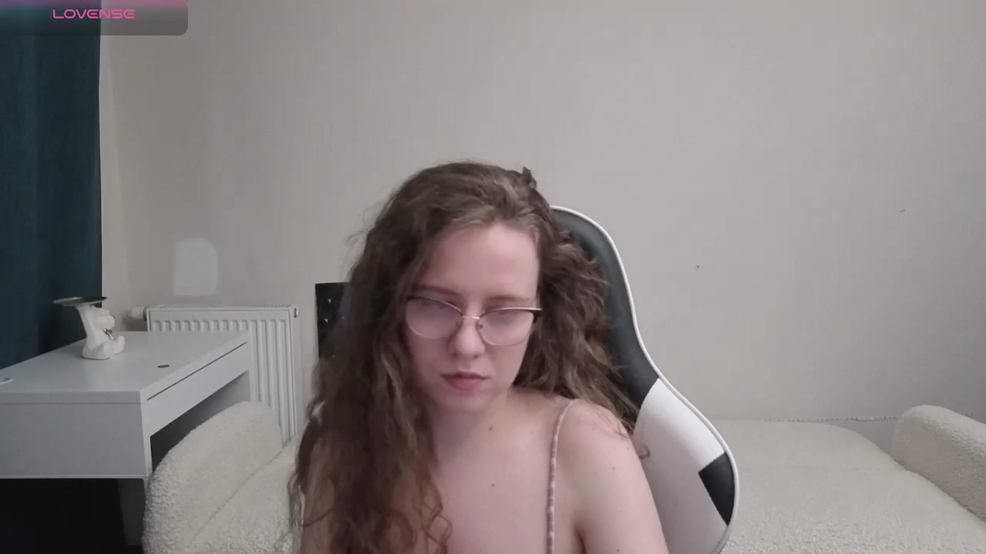 Gallery image thumbnail from BlueFlowerr's myfreecams stream on, 04/14/2026, 01:41 image 4 of 20