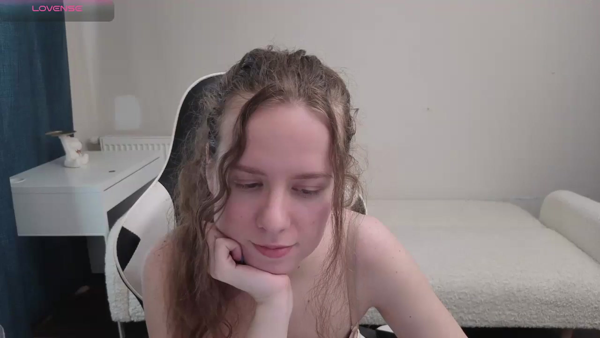 Gallery image thumbnail from BlueFlowerr's myfreecams stream on, 04/14/2026, 16:18 image 6 of 20