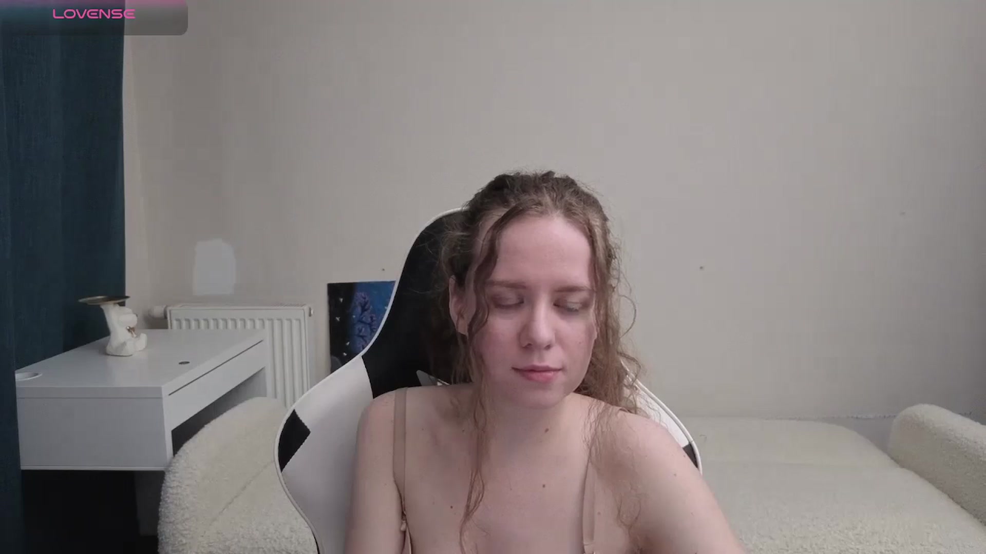 Gallery image thumbnail from BlueFlowerr's myfreecams stream on, 04/14/2026, 17:47 image 10 of 20