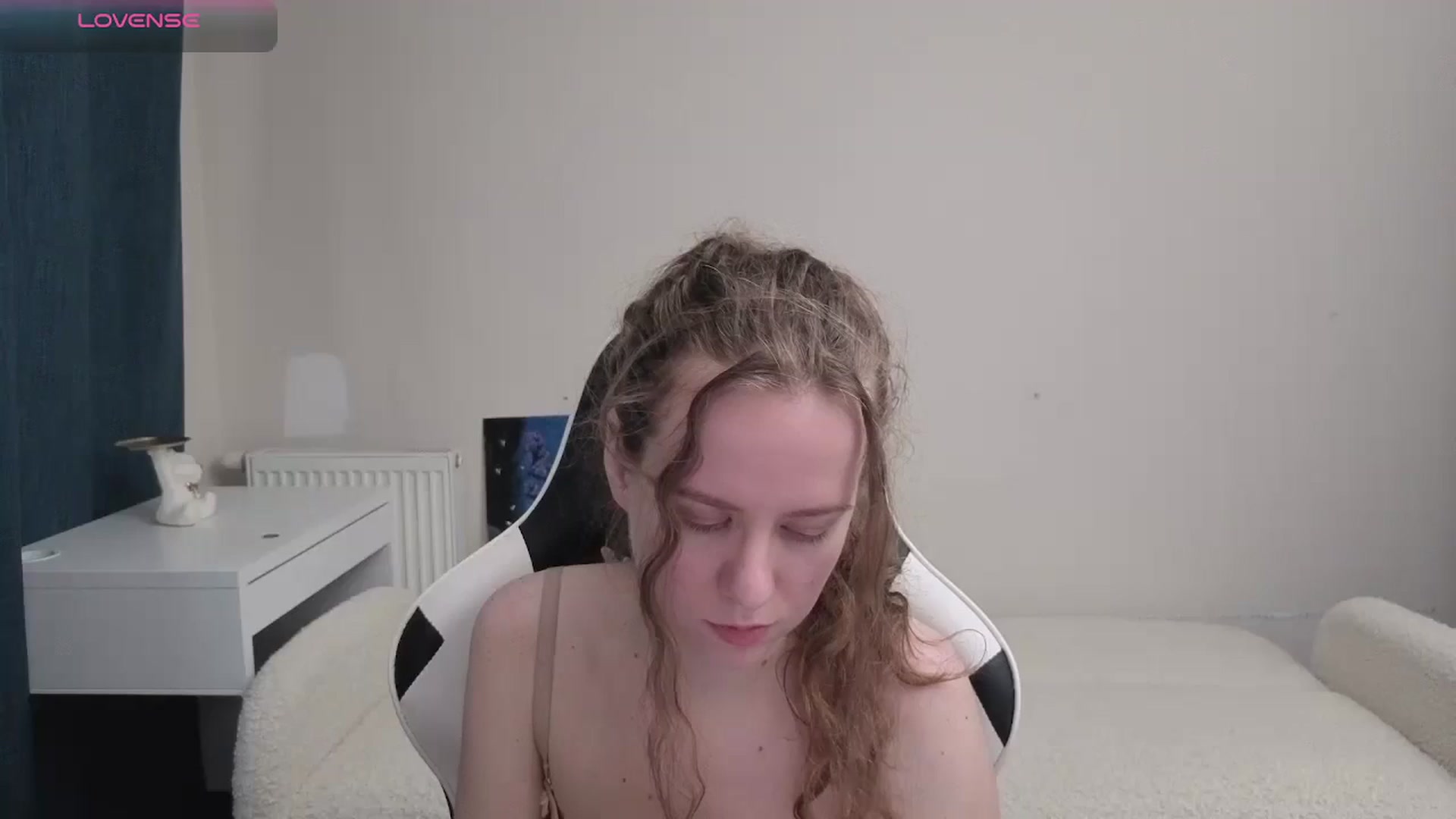 Gallery image thumbnail from BlueFlowerr's myfreecams stream on, 04/14/2026, 17:47 image 2 of 20