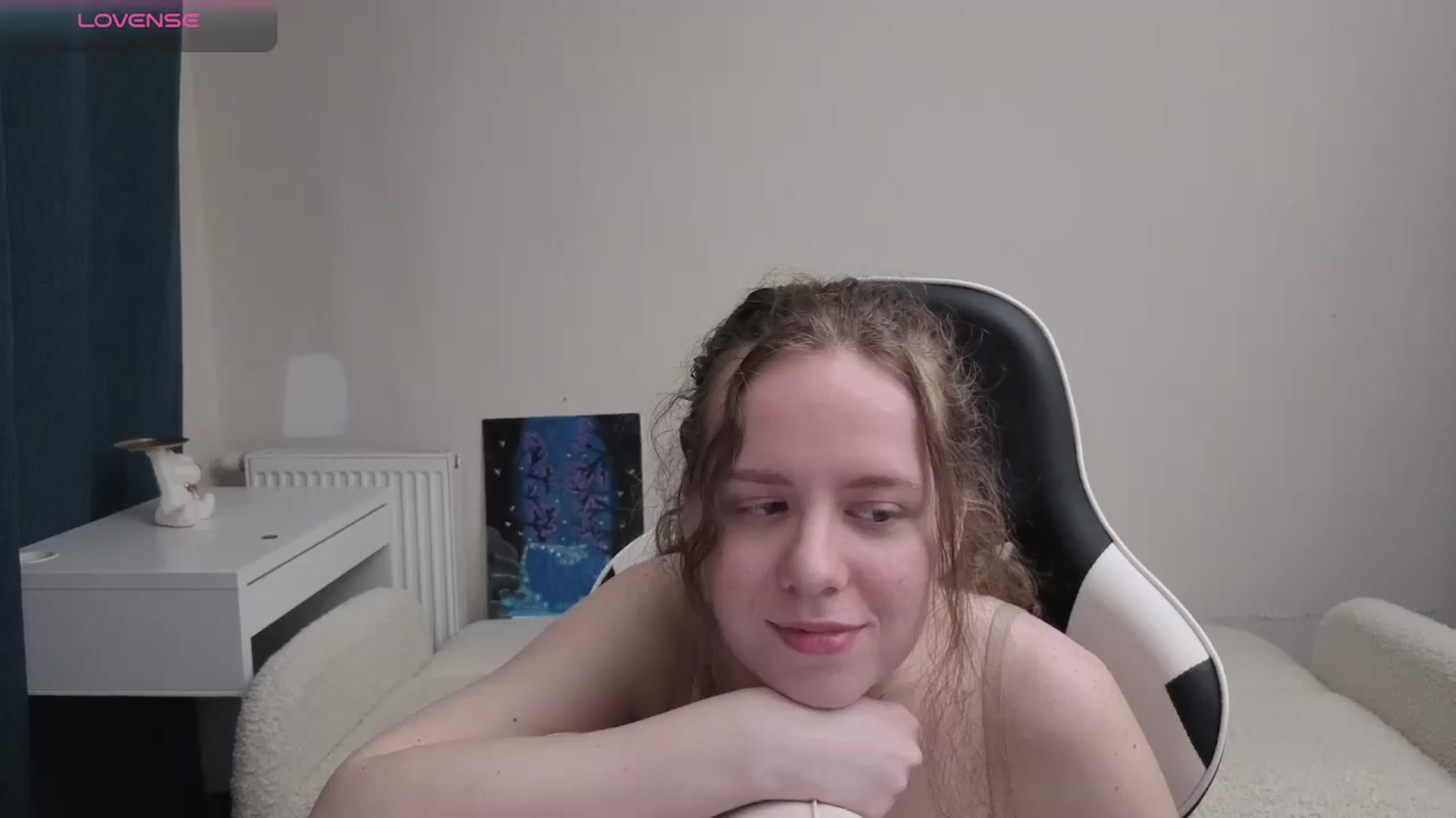 Gallery image thumbnail from BlueFlowerr's myfreecams stream on, 04/14/2026, 18:40 image 7 of 20