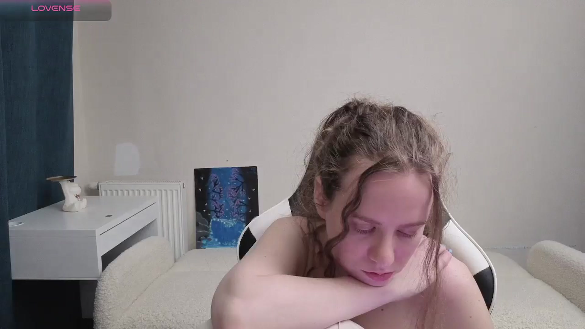 Gallery image thumbnail from BlueFlowerr's myfreecams stream on, 04/14/2026, 18:40 image 14 of 20