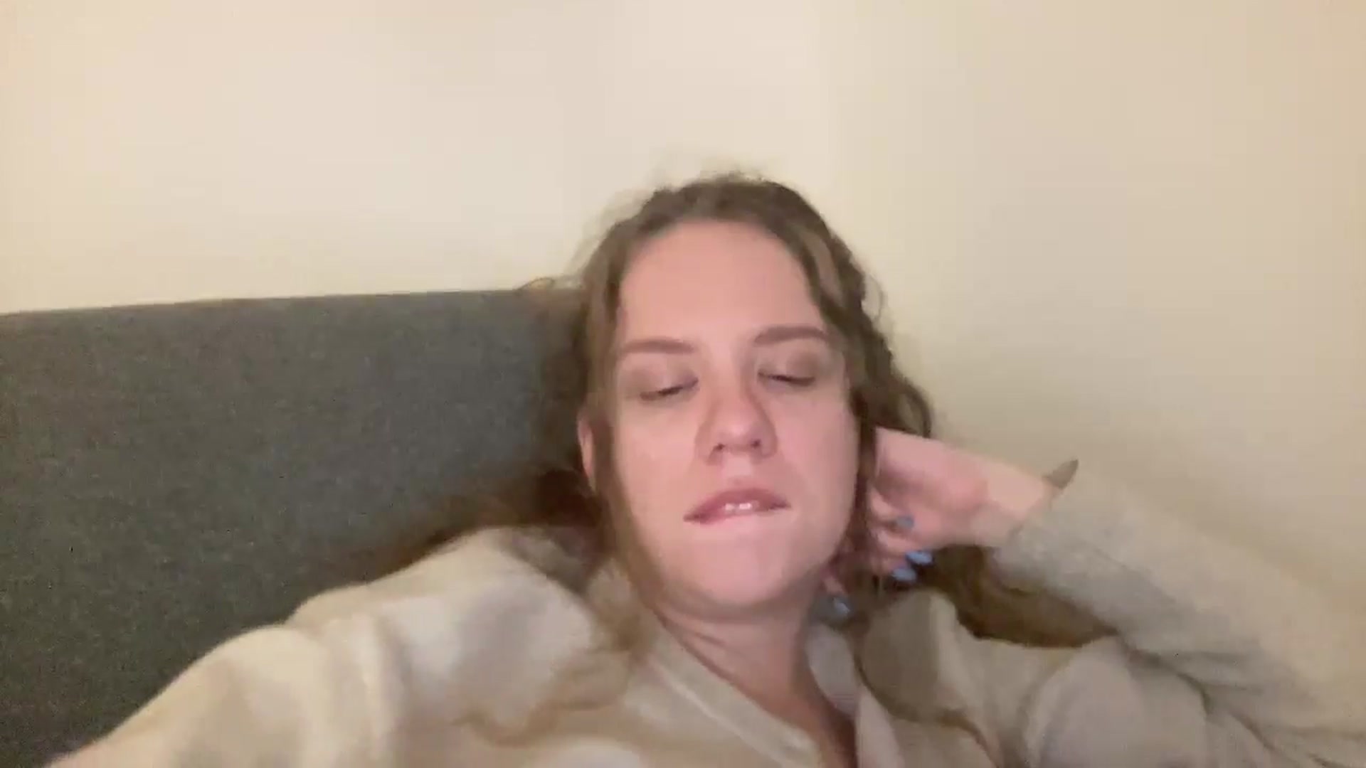 Gallery image thumbnail from BlueFlowerr's myfreecams stream on, 04/15/2026, 03:22 image 17 of 20