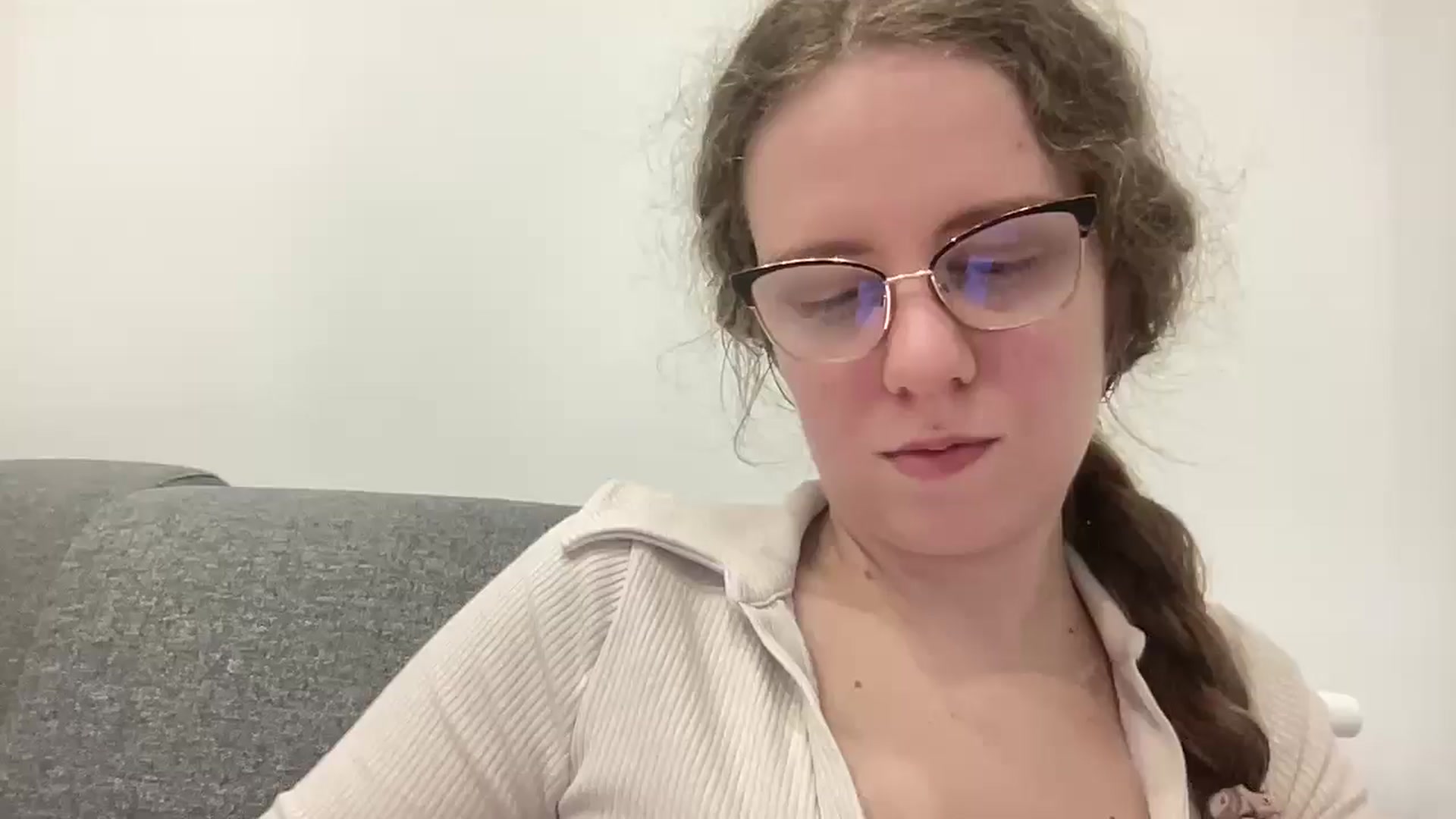 Gallery image thumbnail from BlueFlowerr's myfreecams stream on, 04/15/2026, 20:44 image 7 of 20