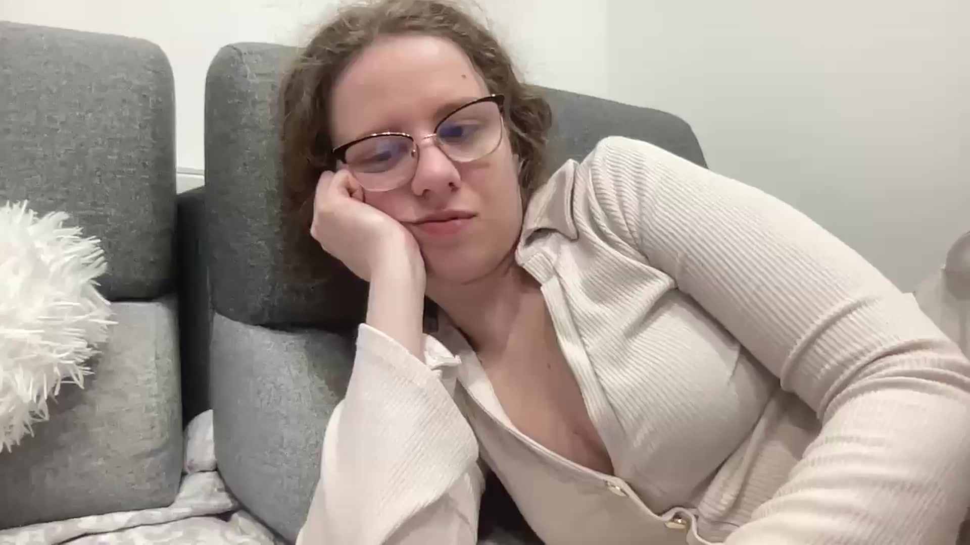 Gallery image thumbnail from BlueFlowerr's myfreecams stream on, 04/15/2026, 23:03 image 13 of 20