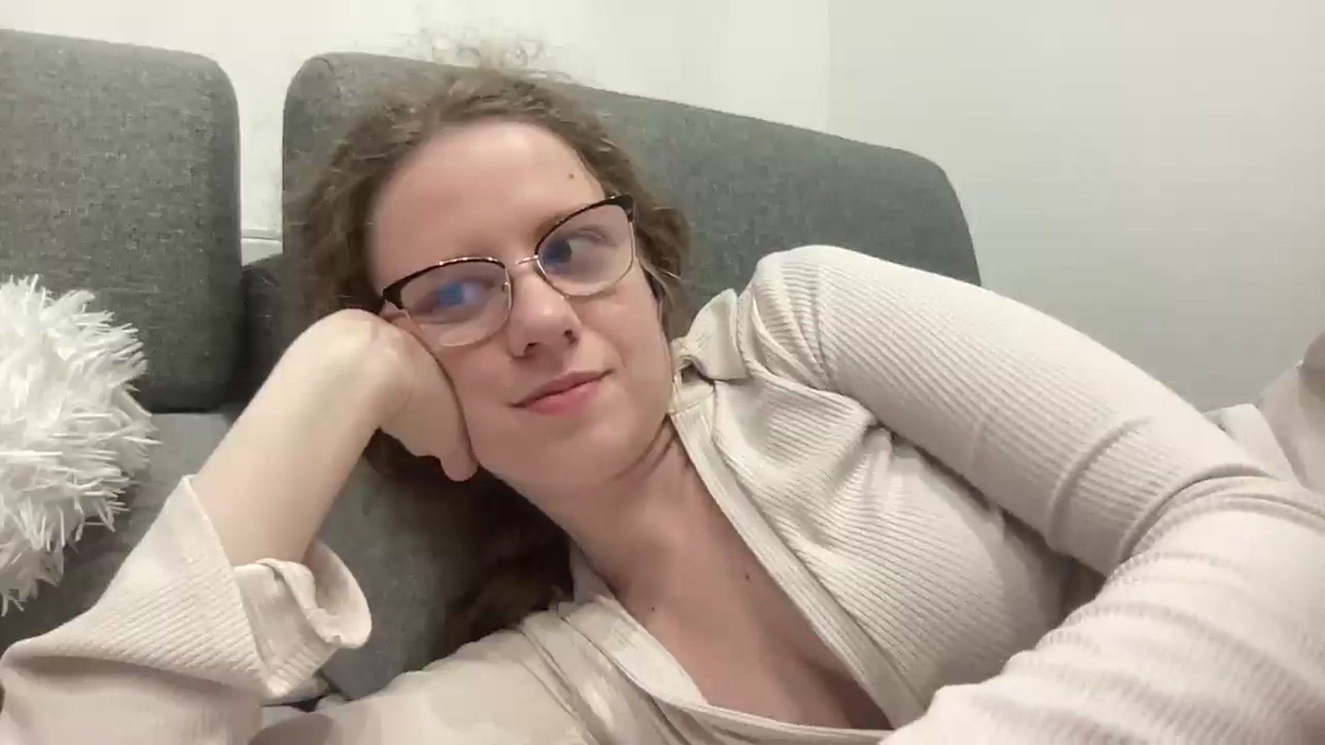 Gallery image thumbnail from BlueFlowerr's myfreecams stream on, 04/15/2026, 23:03 image 16 of 20