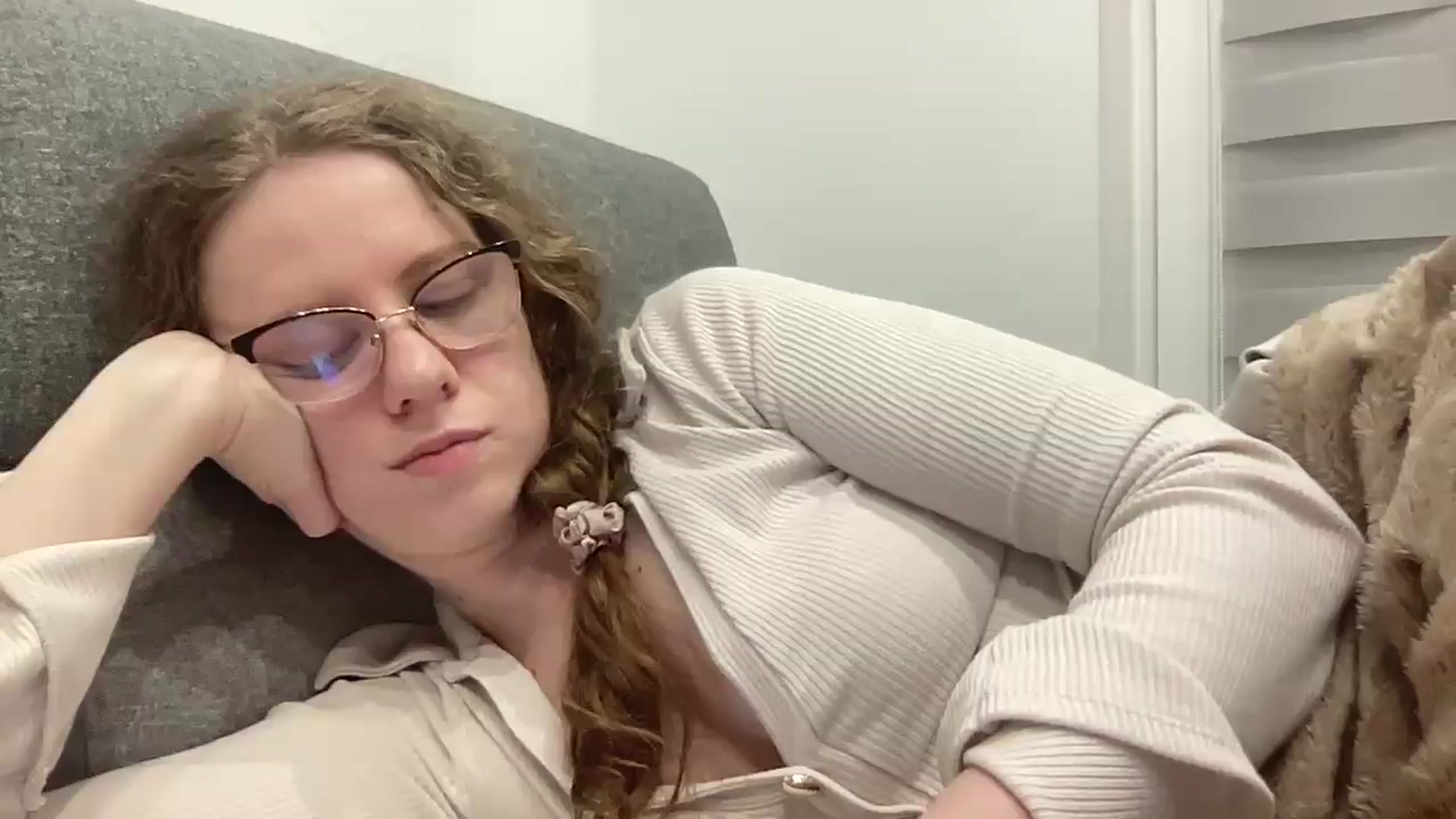 Gallery image thumbnail from BlueFlowerr's myfreecams stream on, 04/16/2026, 24:18 image 9 of 20