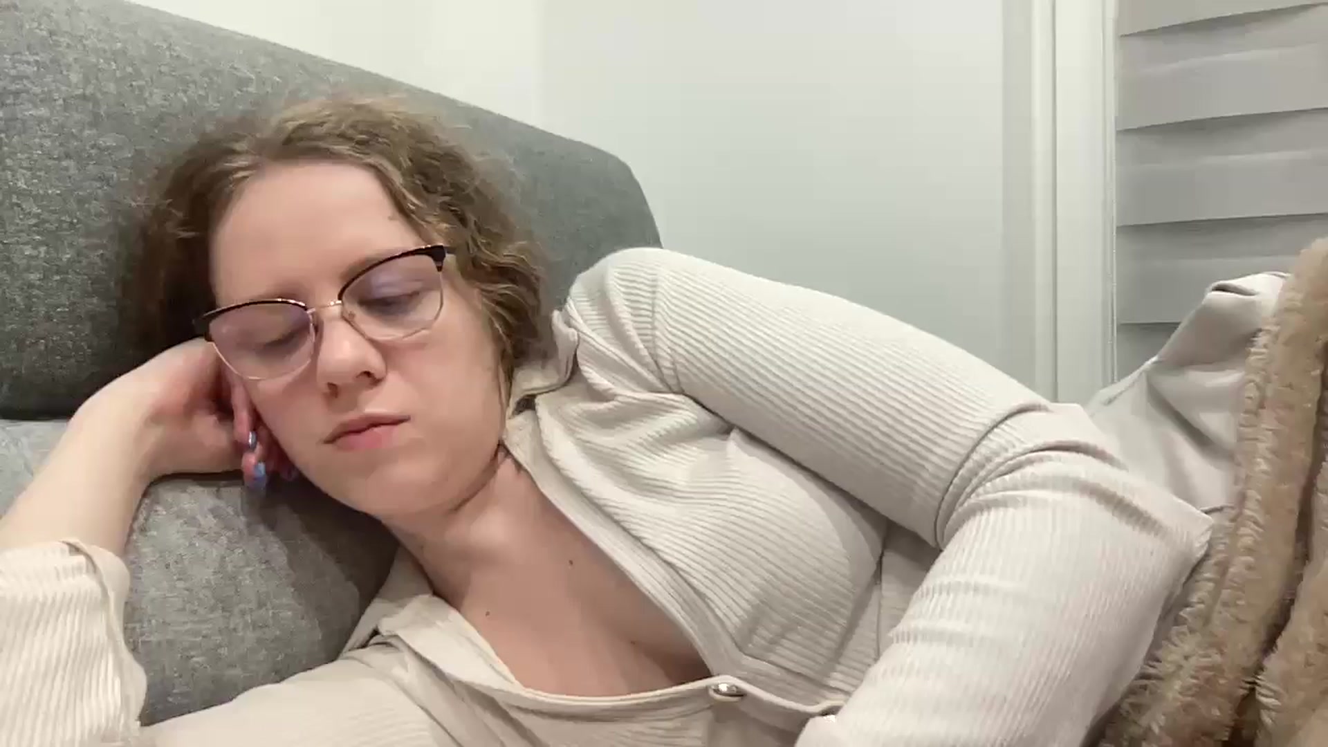 Gallery image thumbnail from BlueFlowerr's myfreecams stream on, 04/16/2026, 24:18 image 20 of 20