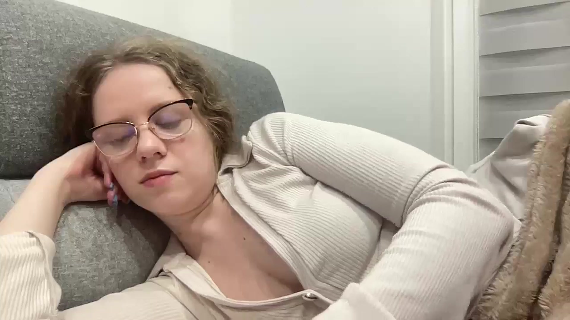 Gallery image thumbnail from BlueFlowerr's myfreecams stream on, 04/16/2026, 24:18 image 19 of 20