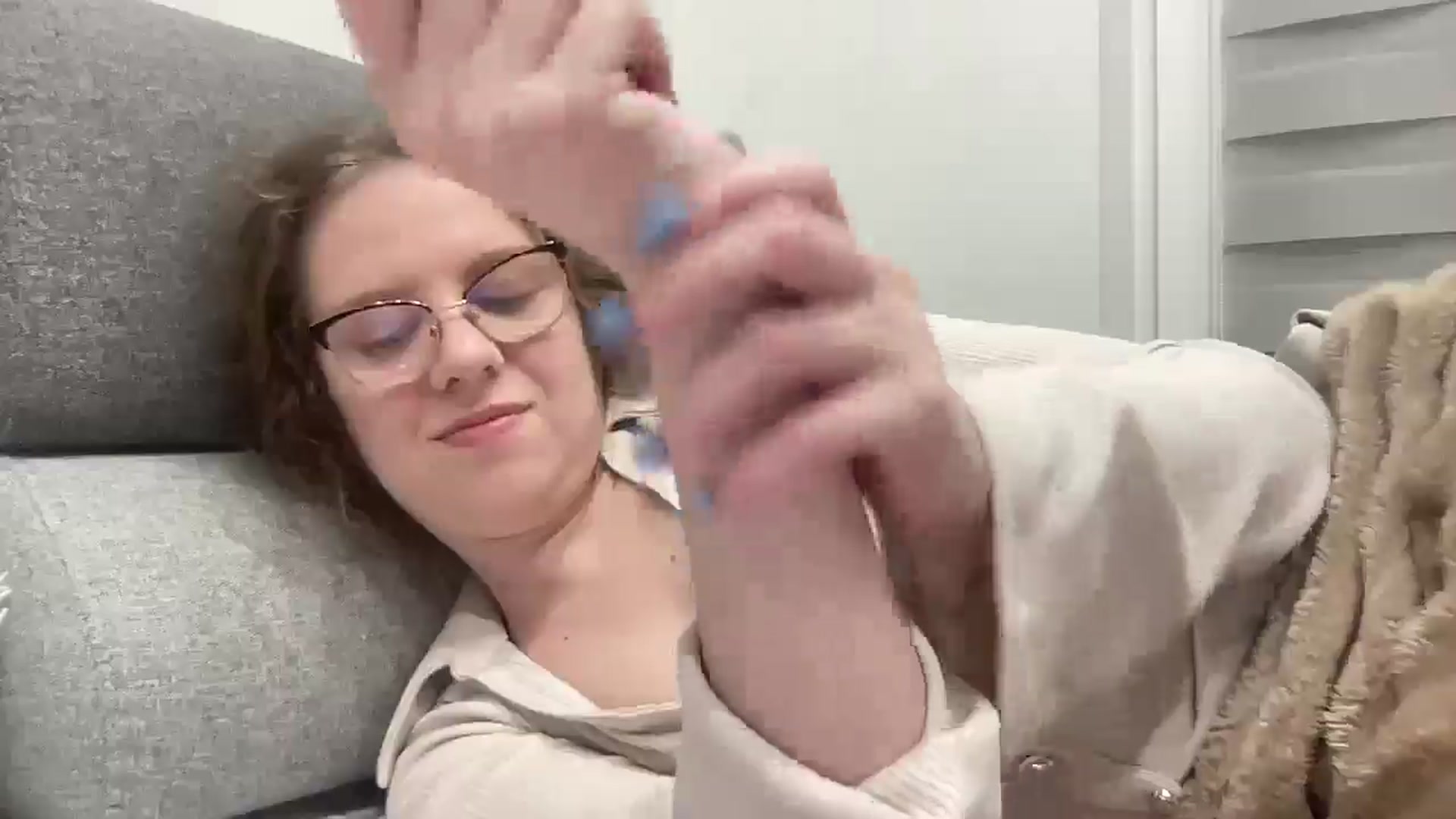 Gallery image thumbnail from BlueFlowerr's myfreecams stream on, 04/16/2026, 24:18 image 16 of 20