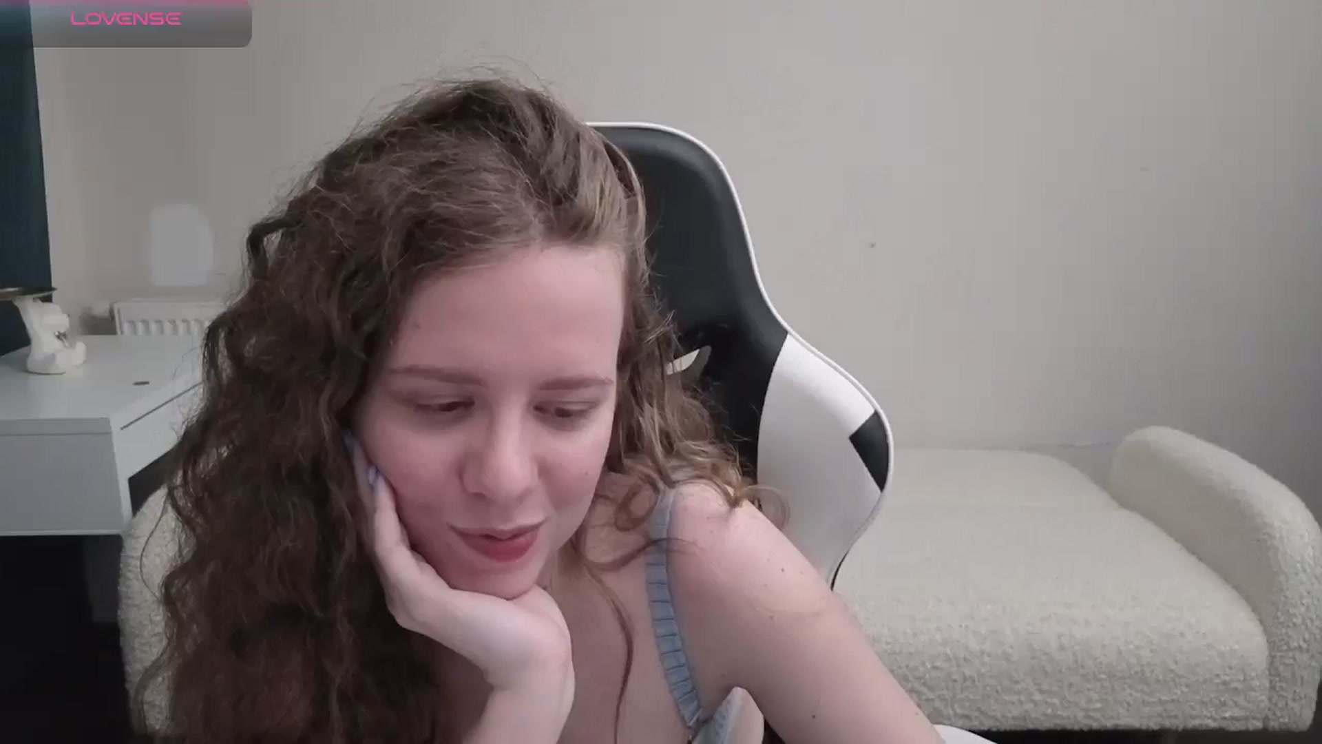 Gallery image thumbnail from BlueFlowerr's myfreecams stream on, 04/17/2026, 20:47 image 19 of 20