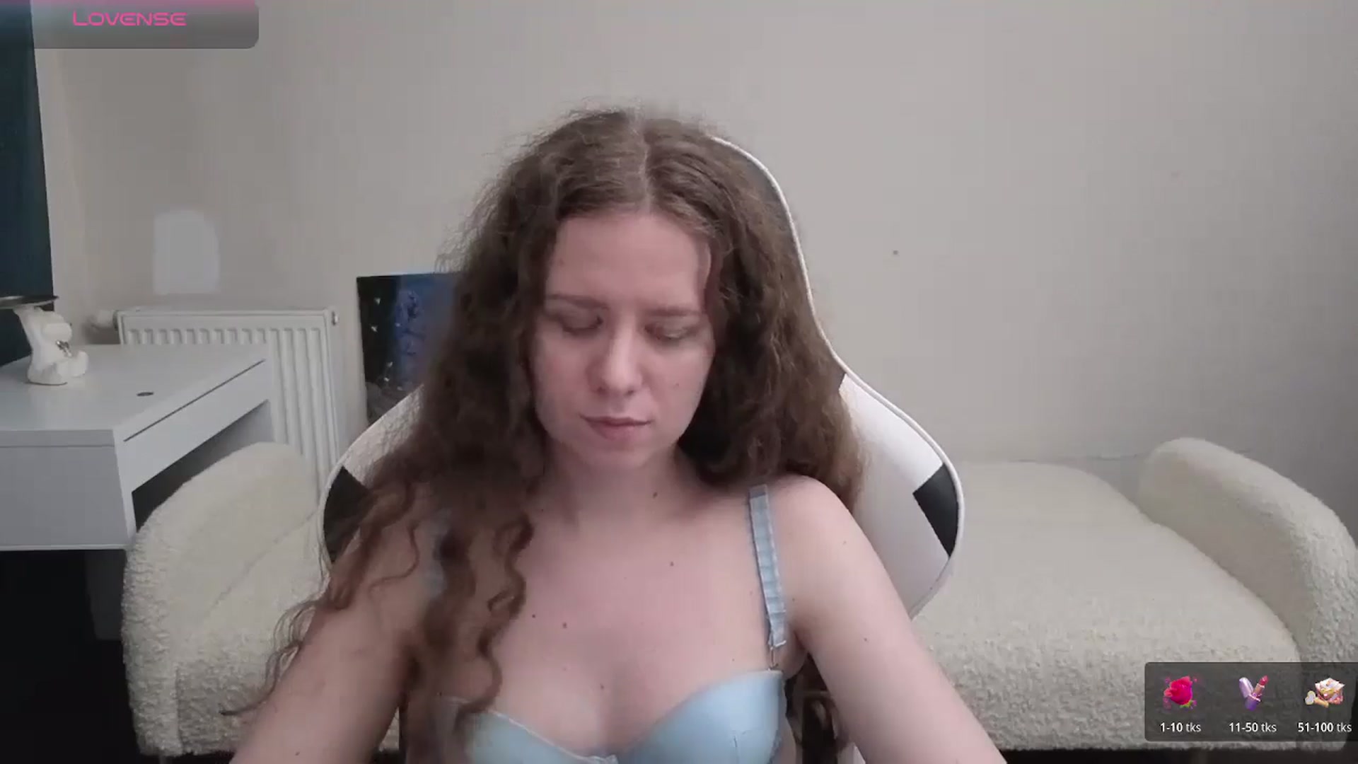 Gallery image thumbnail from BlueFlowerr's myfreecams stream on, 04/17/2026, 22:17 image 5 of 20